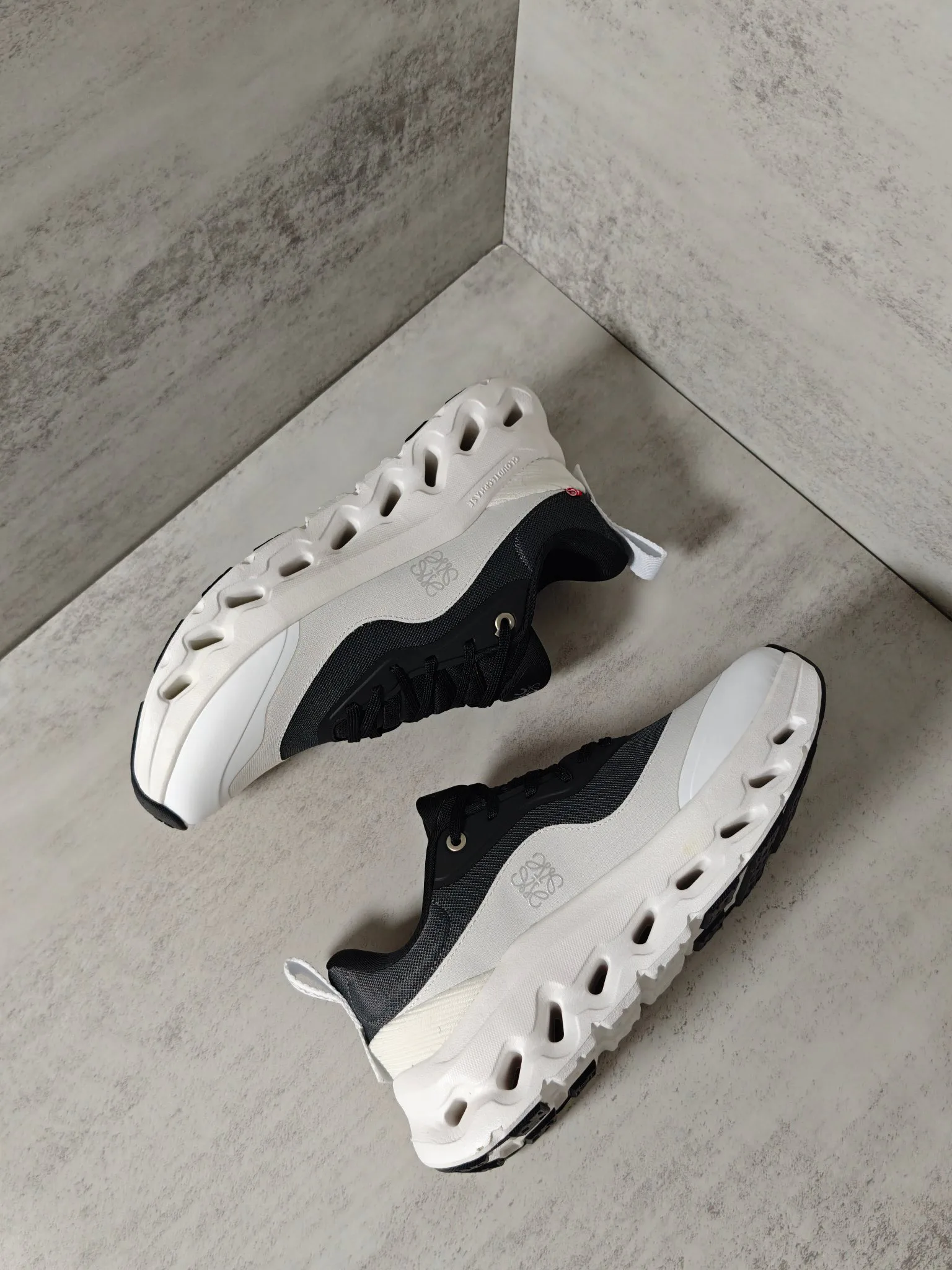 Кроссовки Женские Loewe 108308