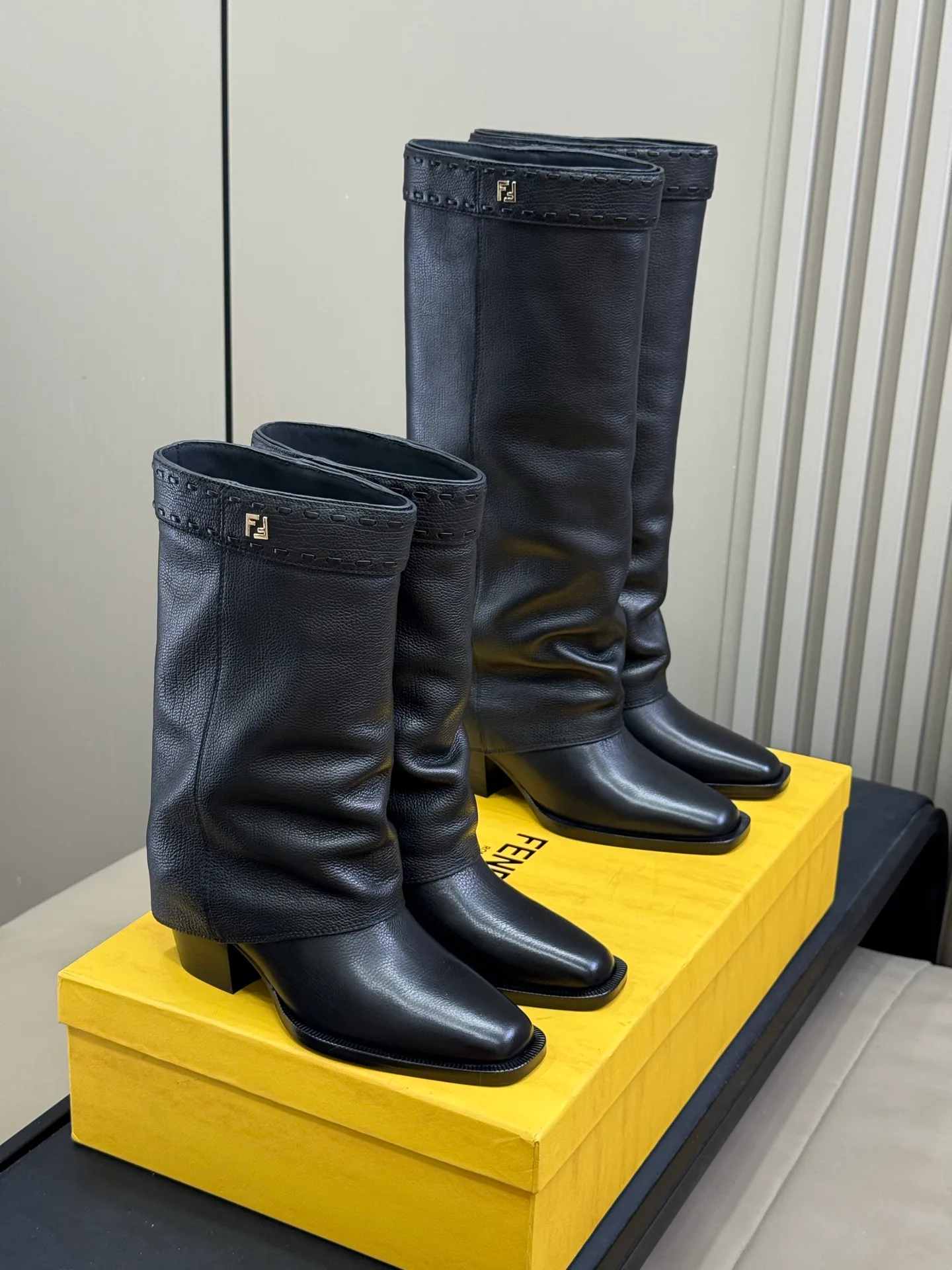 Сапоги Женские Fendi 18370132