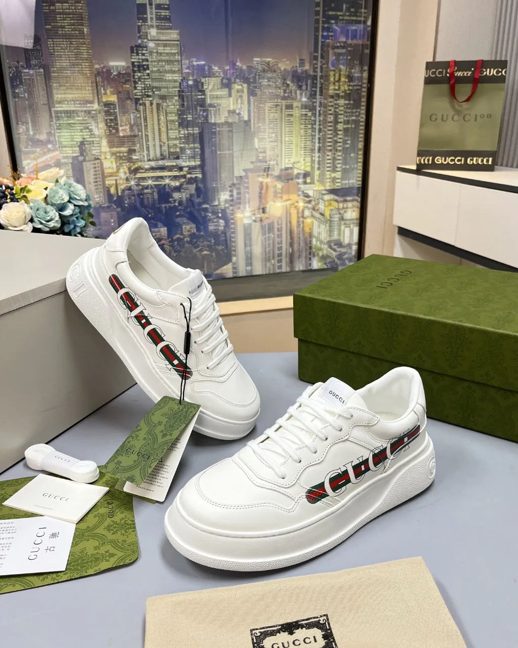 Кроссовки Женские Gucci 18369596