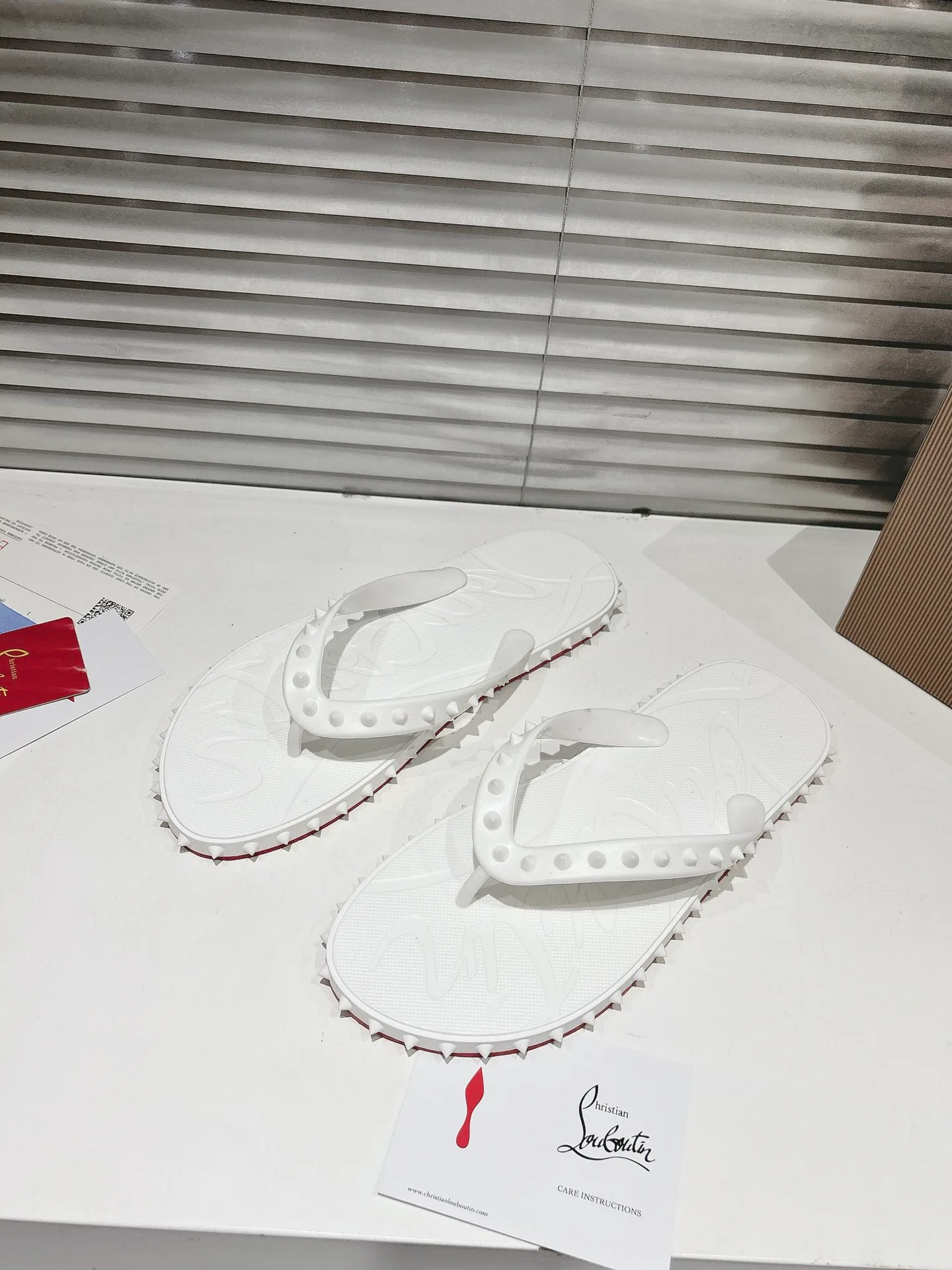 Шлепанцы Женские Christian Louboutin 17604584