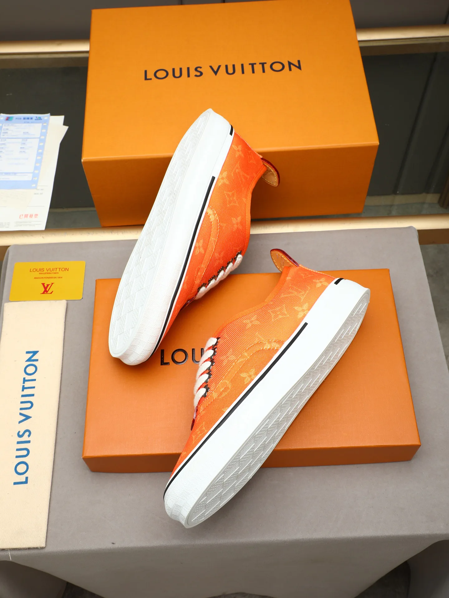 Кроссовки Женские Louis Vuitton 17947257