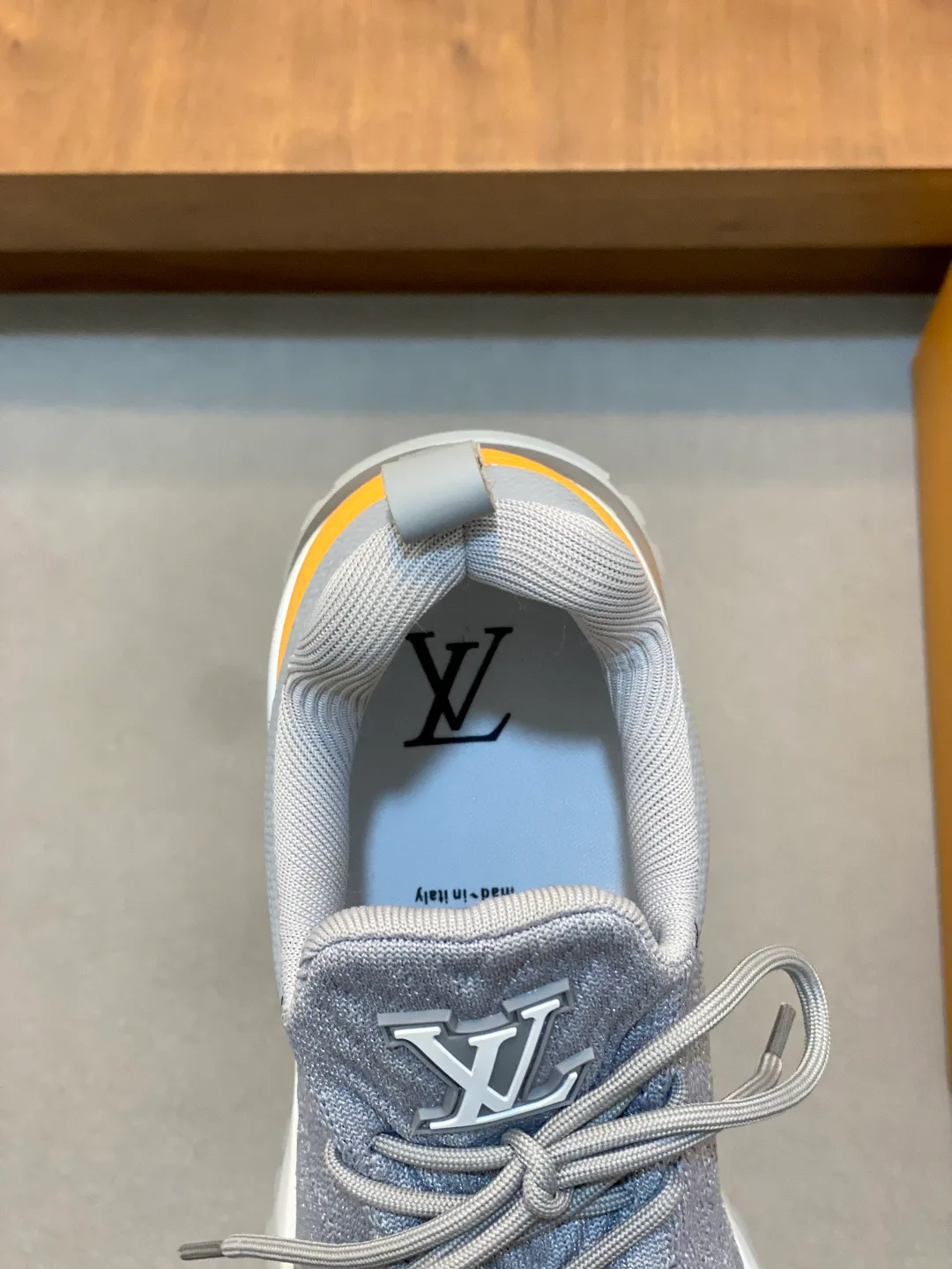 Кроссовки Мужские Louis Vuitton 18078944