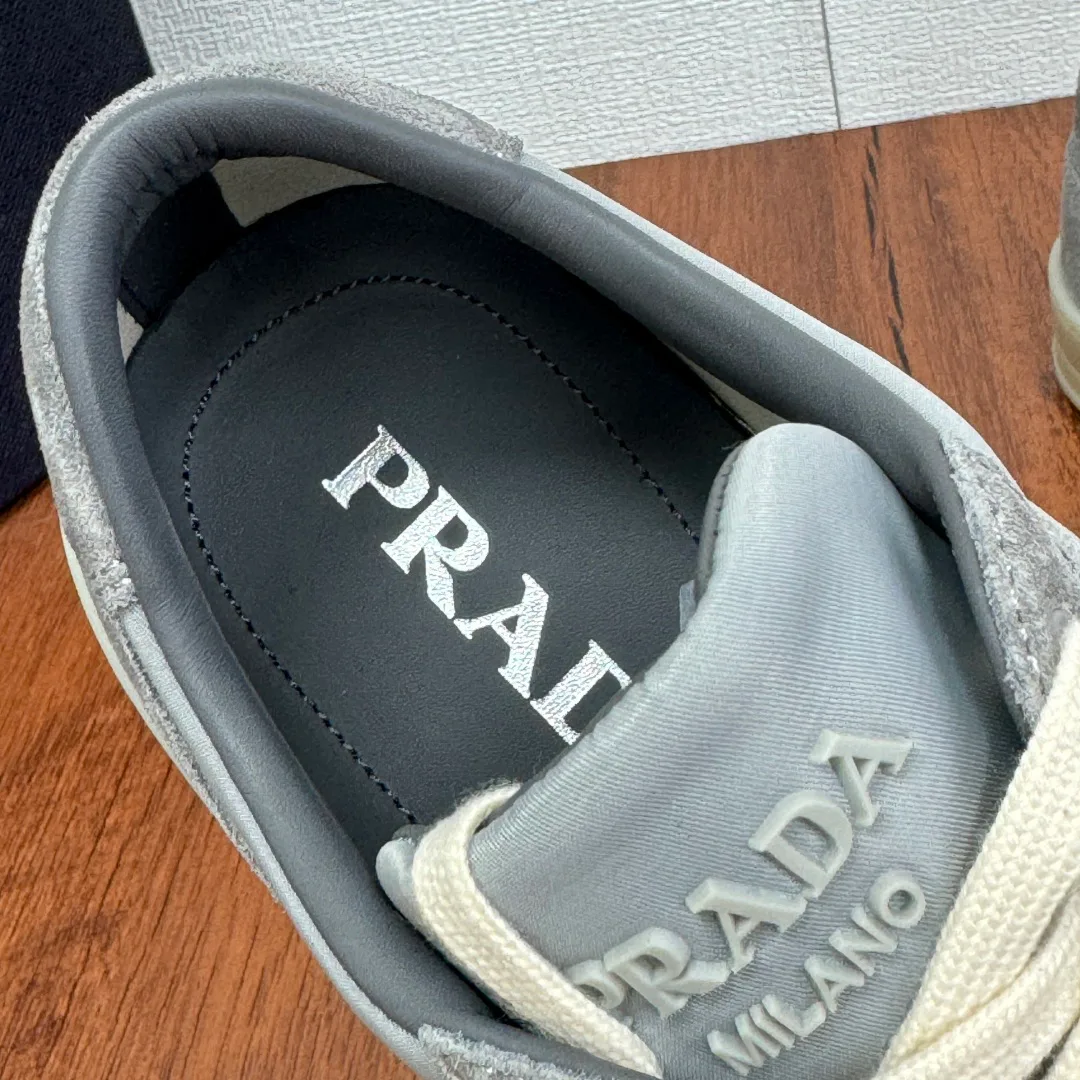 Кроссовки Мужские Prada 18633566