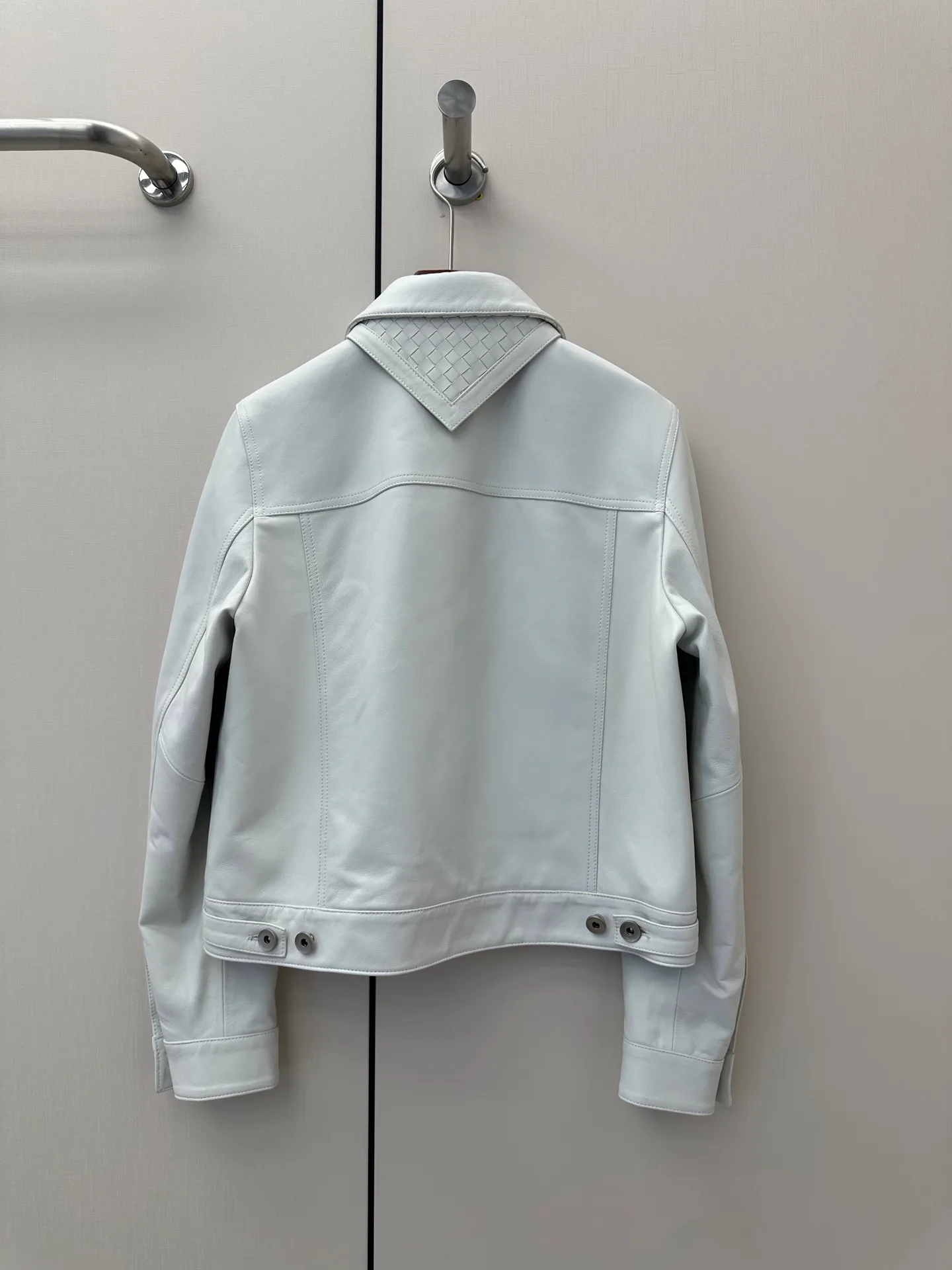 Кожаные Куртки И Дублёнки Женские Bottega Veneta 17807015