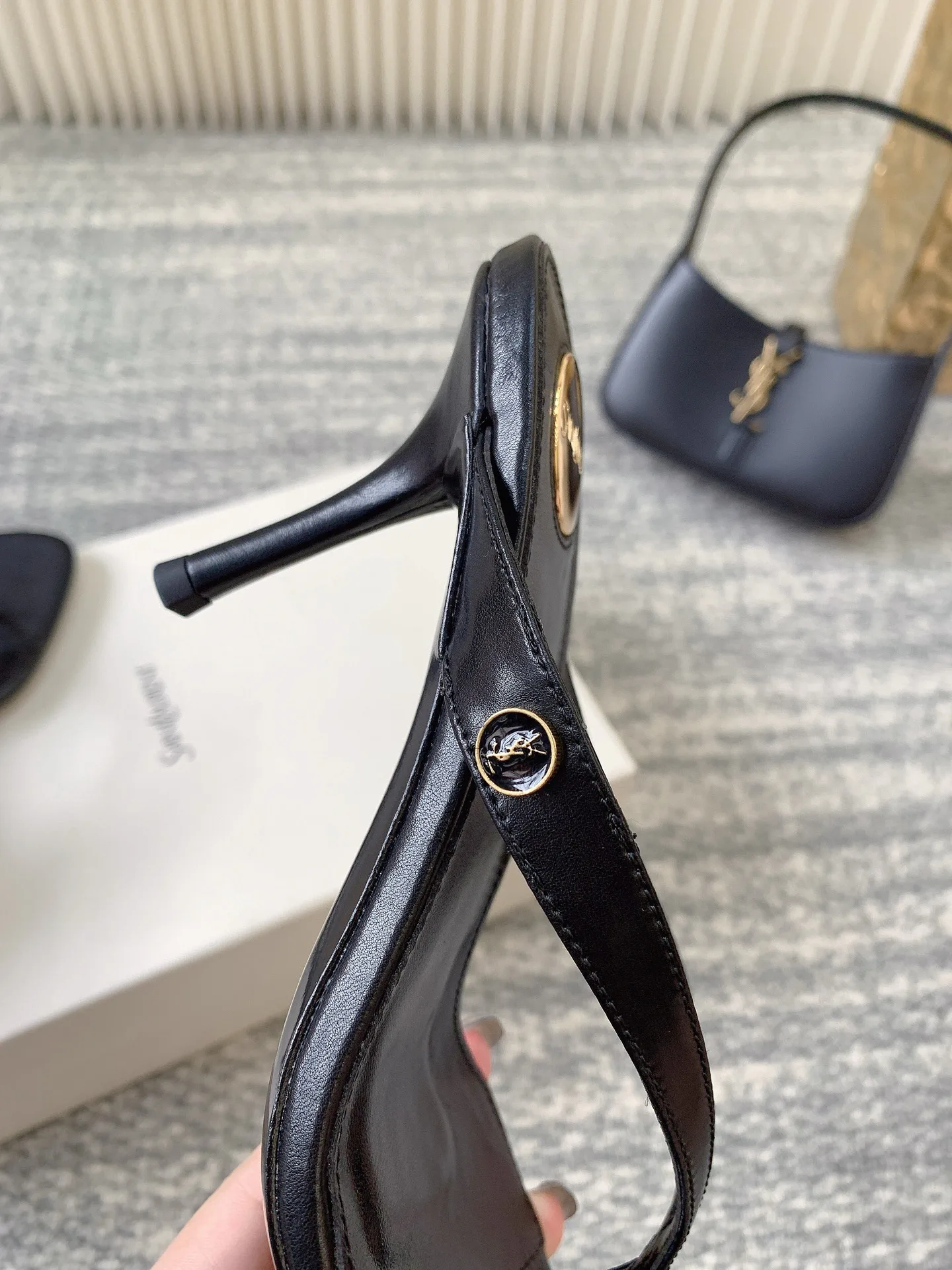 Босоножки Женские Saint Laurent 13229112