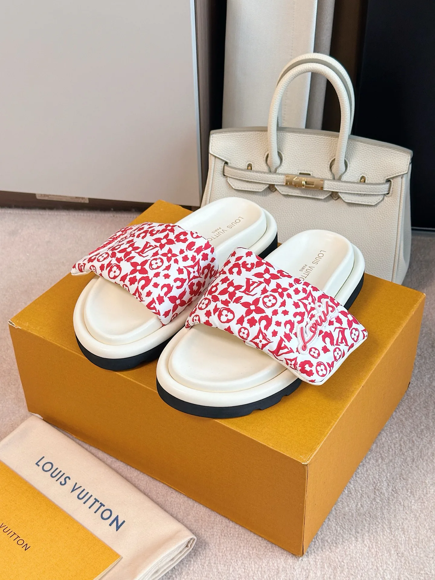 Шлепанцы Женские Louis Vuitton 14335150