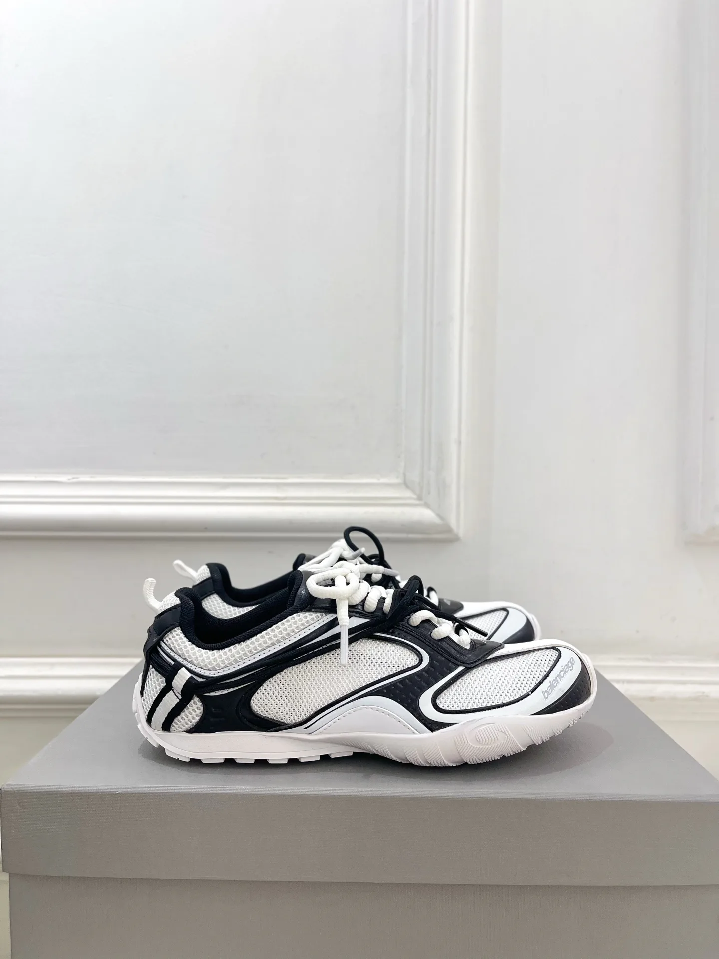 Кроссовки Женские Balenciaga 13340929