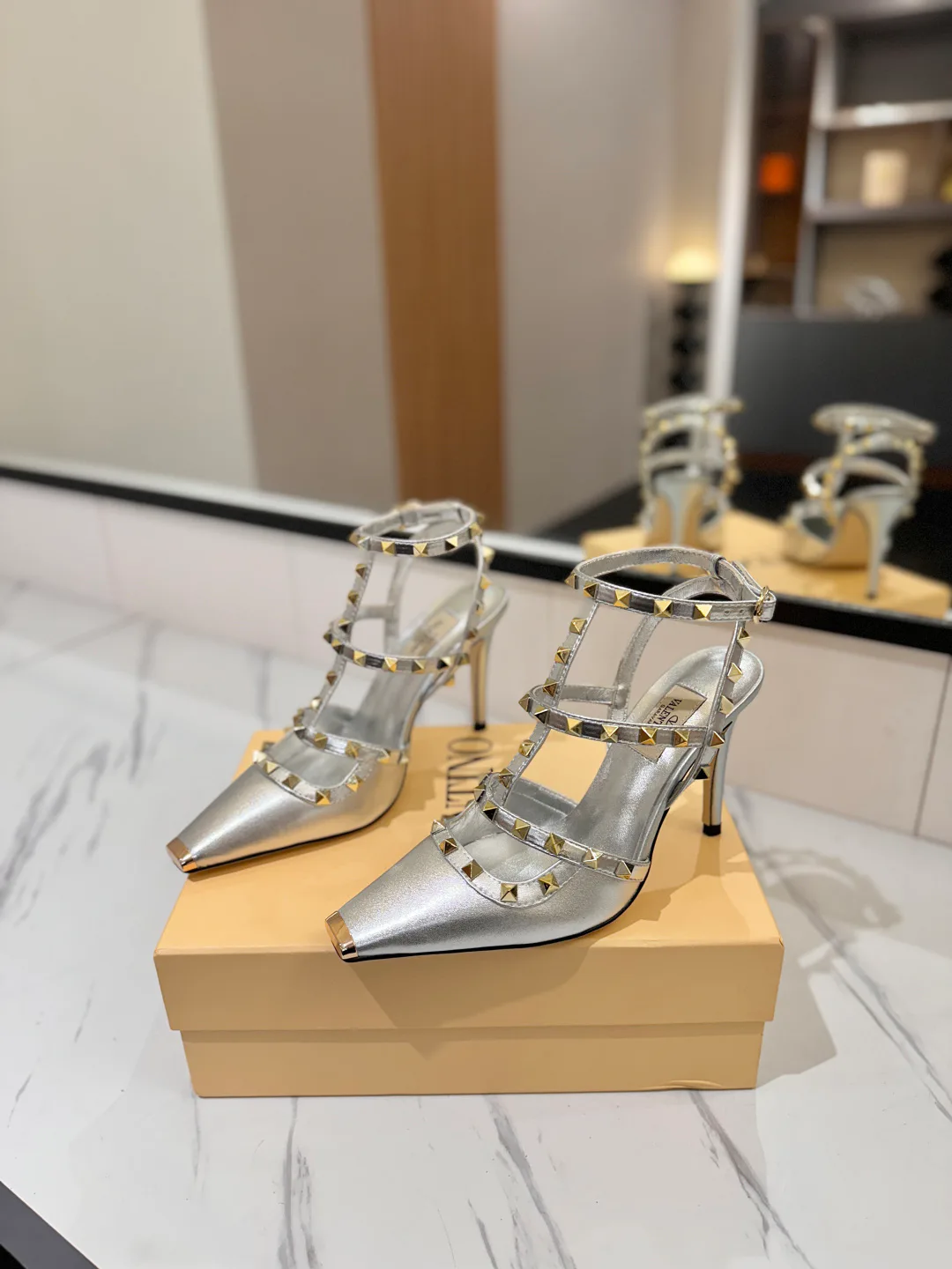 Босоножки Женские Valentino 17366652