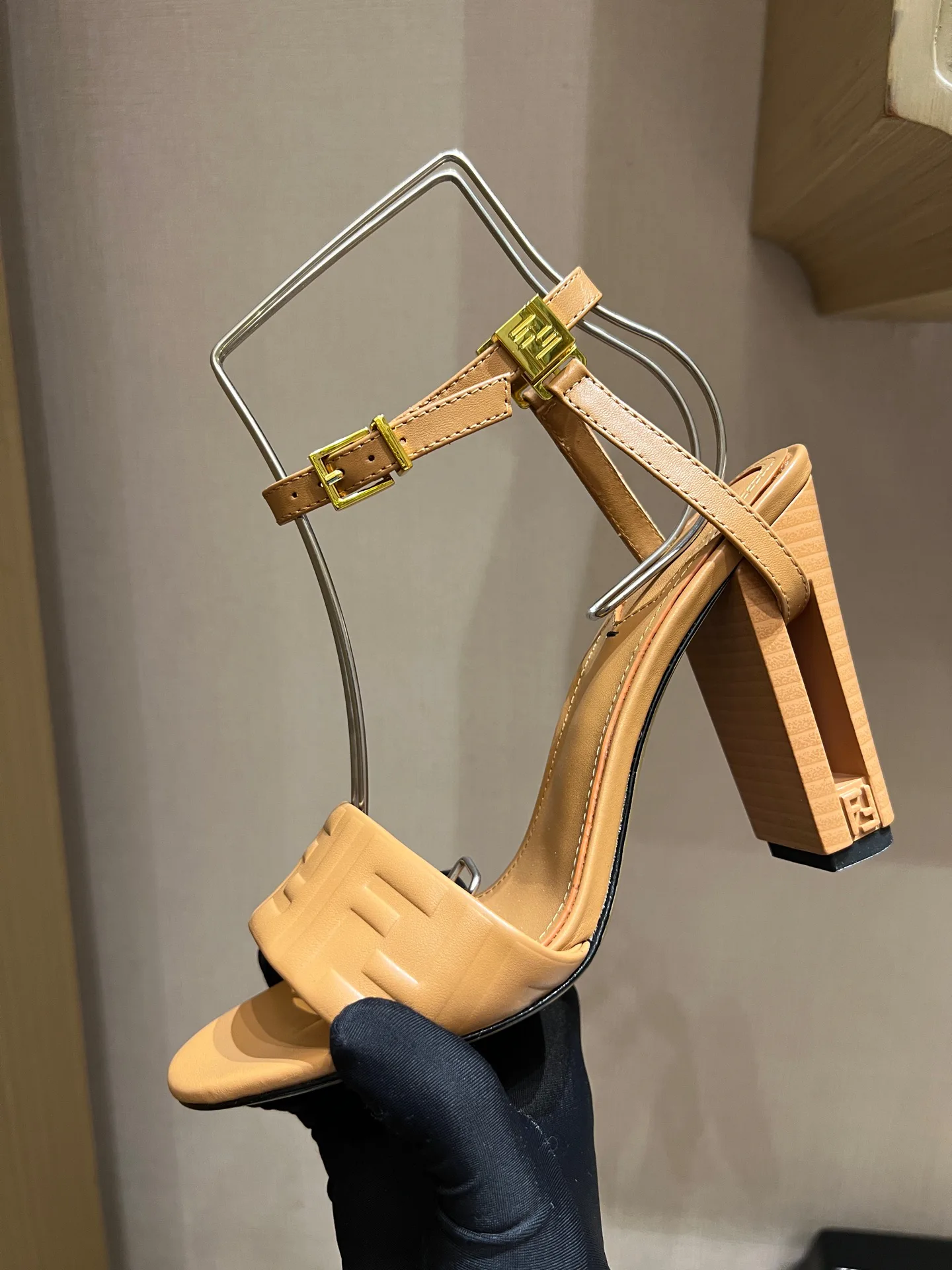 Босоножки Женские Fendi 9289003