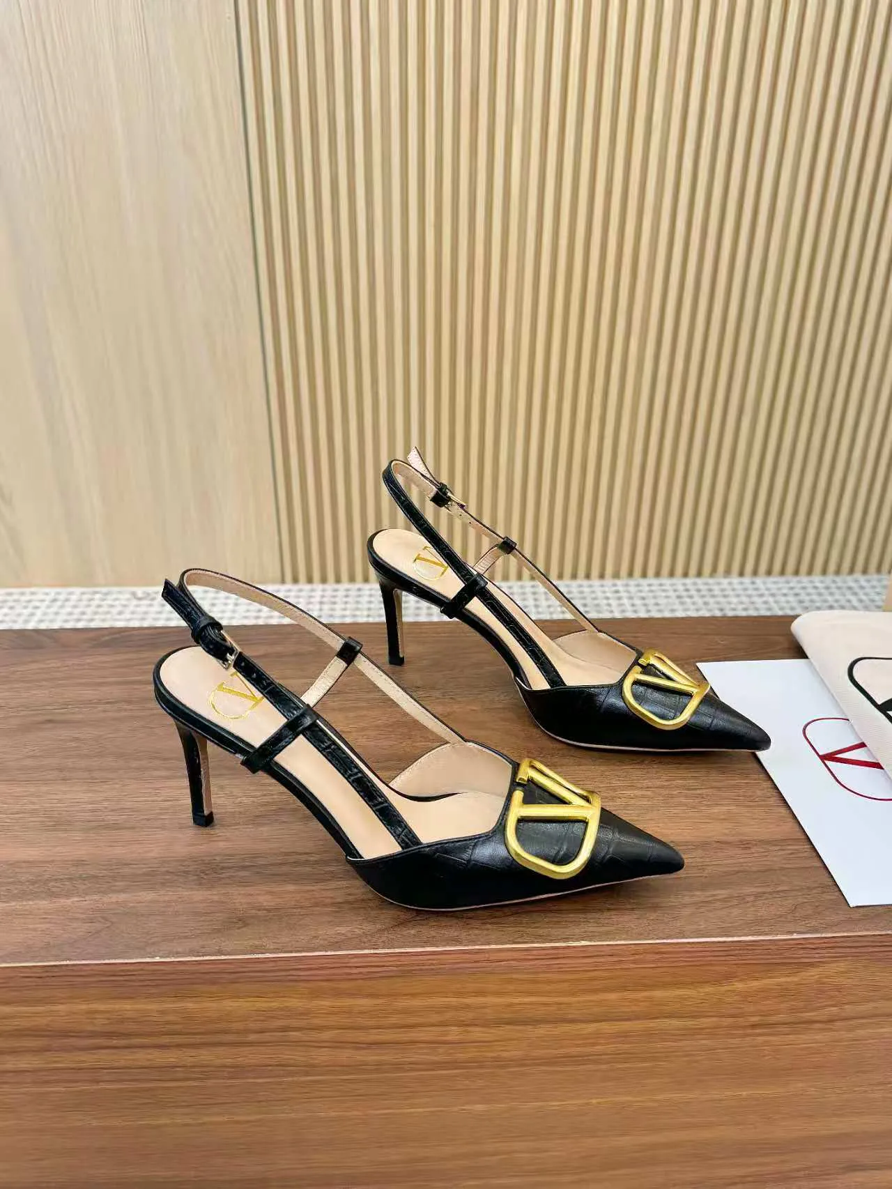 Босоножки Женские Valentino 12156367