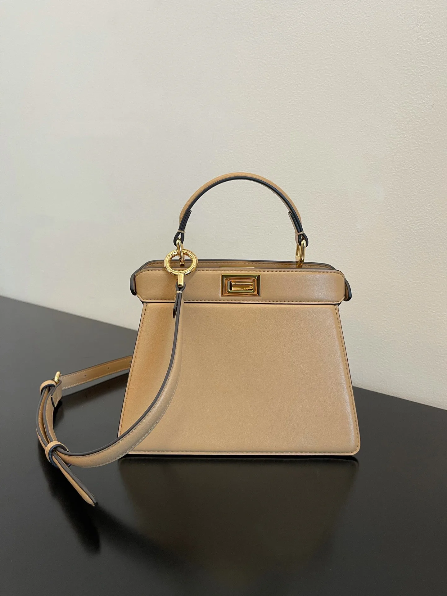 Классические Сумки Женские Fendi 13234497