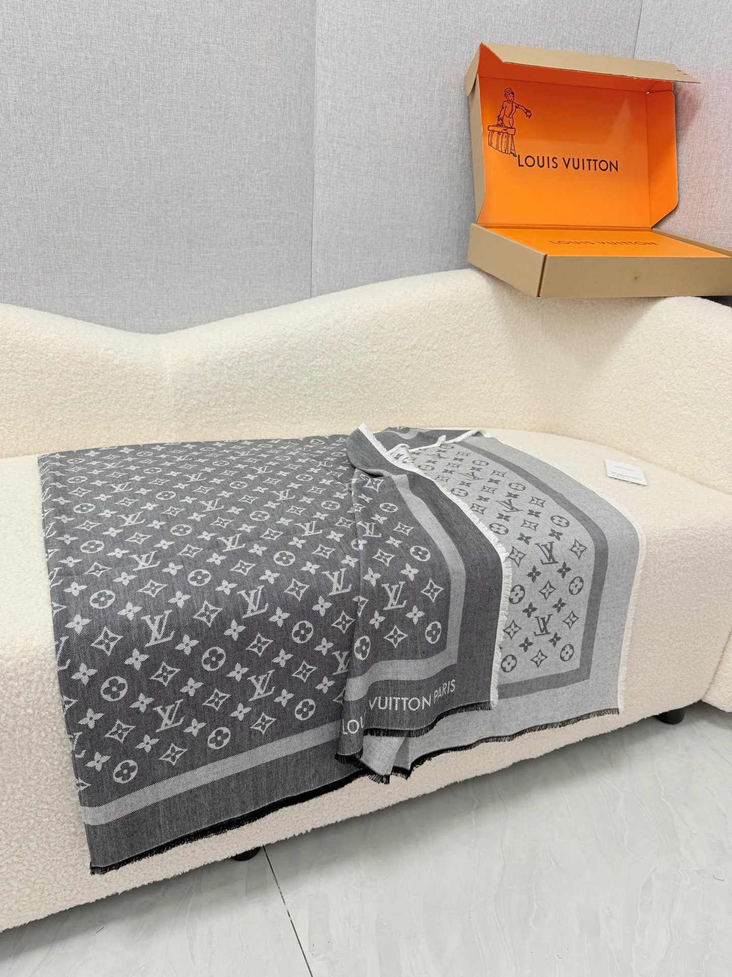 Шарфы Louis Vuitton 18003377