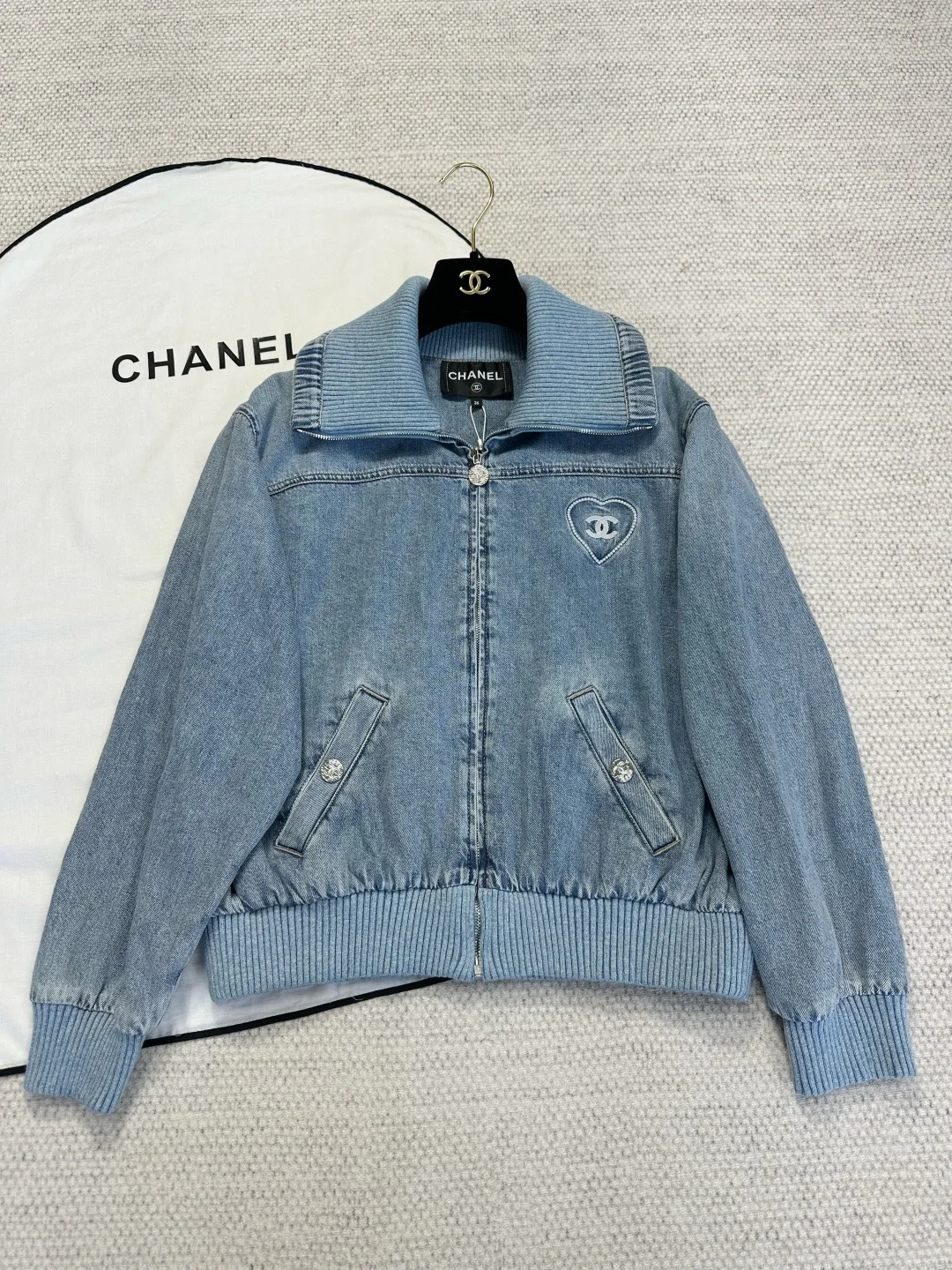 Куртки И Пуховики Женские Chanel 1283477