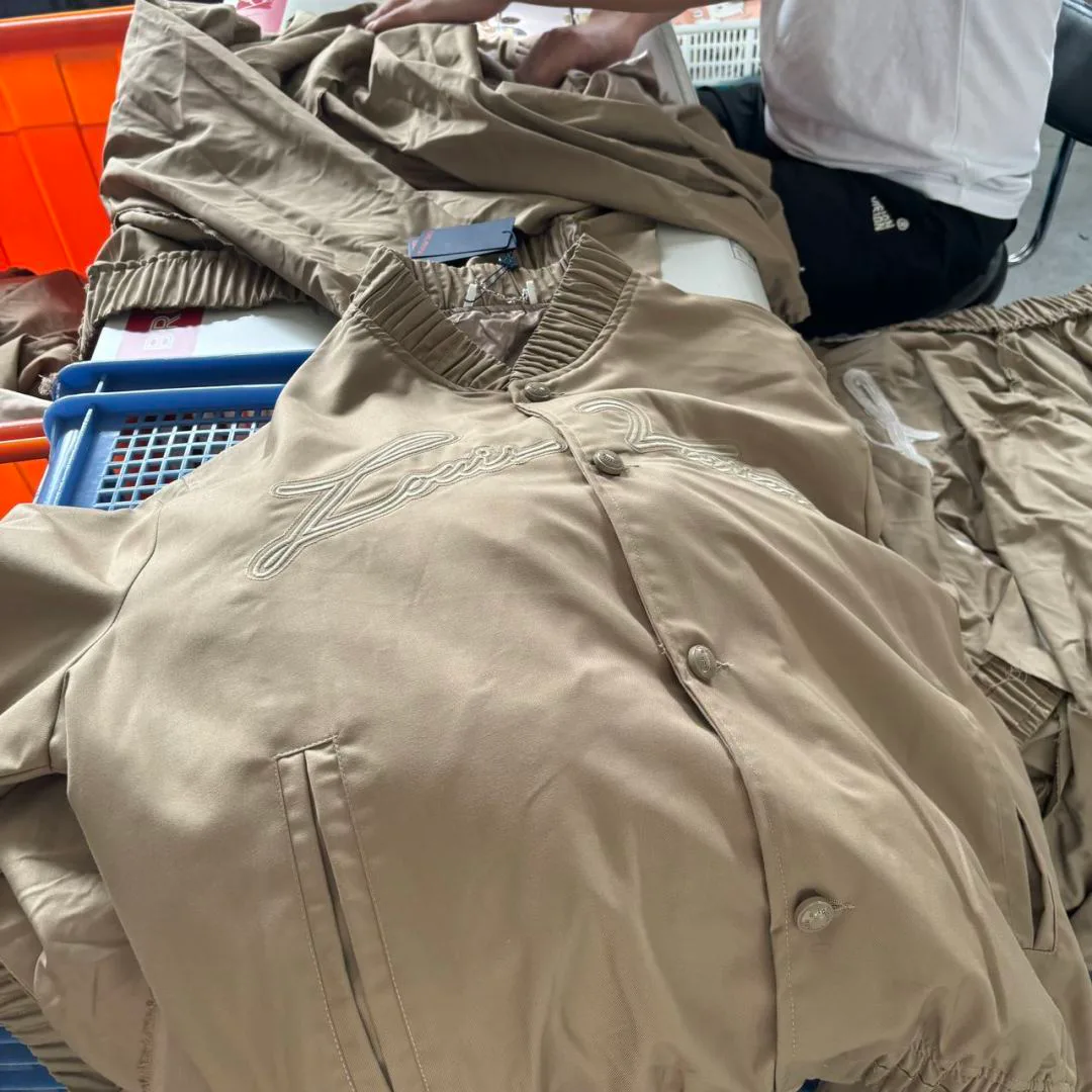 Куртки И Пуховики Женские Louis Vuitton 412769