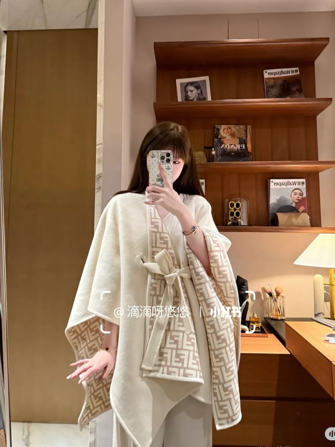 Пальто Женские Fendi 18980919