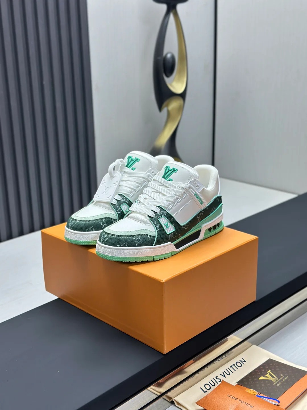 Кроссовки Женские Louis Vuitton 10646382