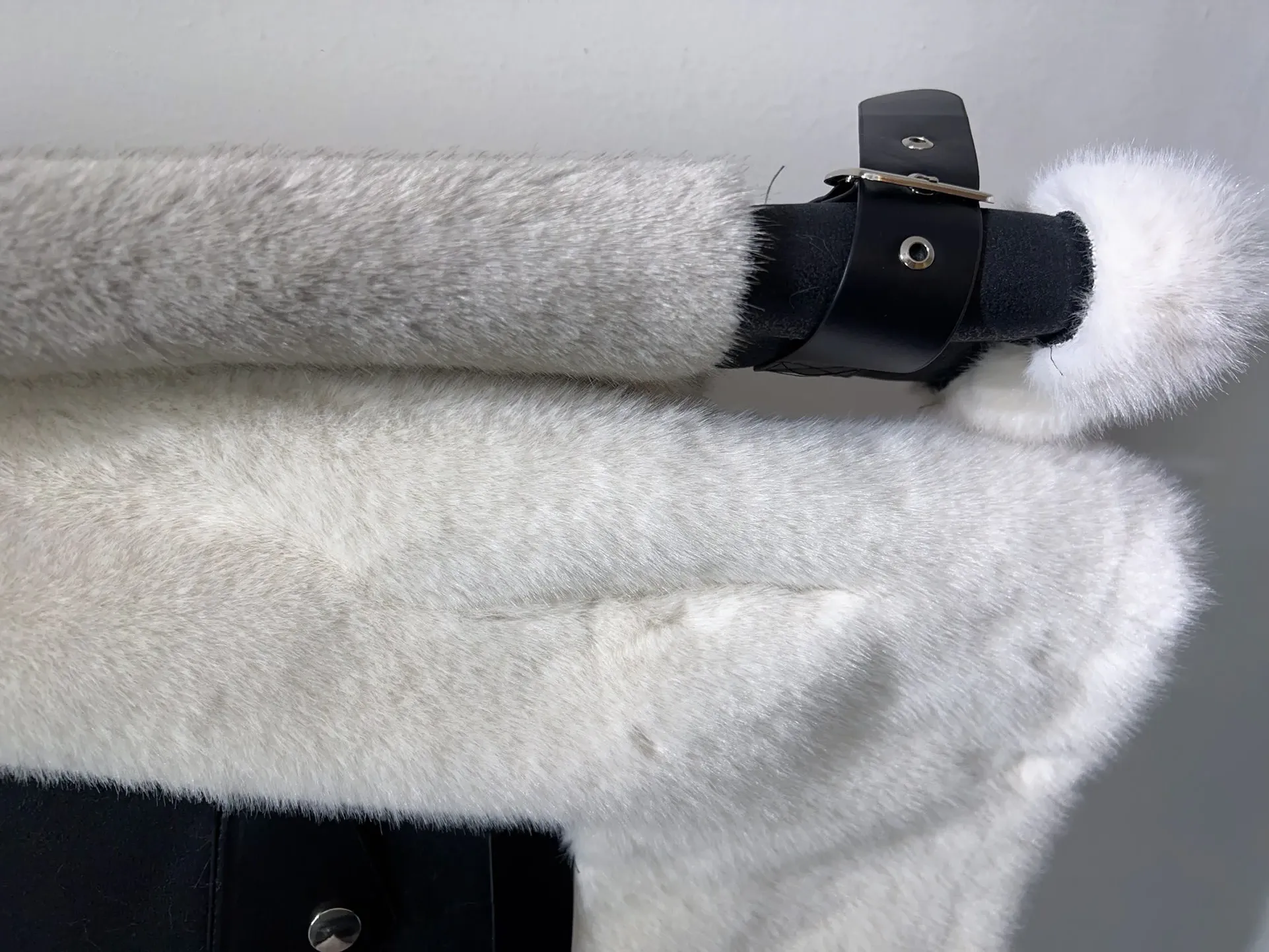 Кожаные Куртки И Дублёнки Женские Fendi 856080