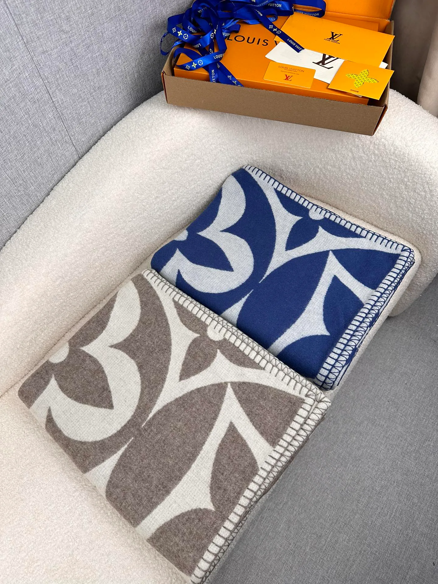 Текстиль Louis Vuitton 18002658
