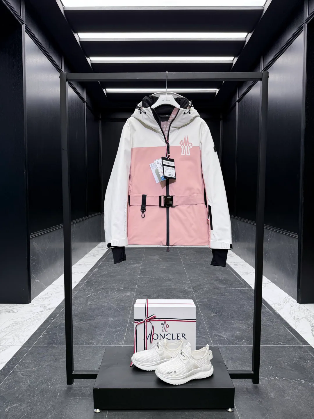 Куртки И Пуховики Женские Moncler 19336109
