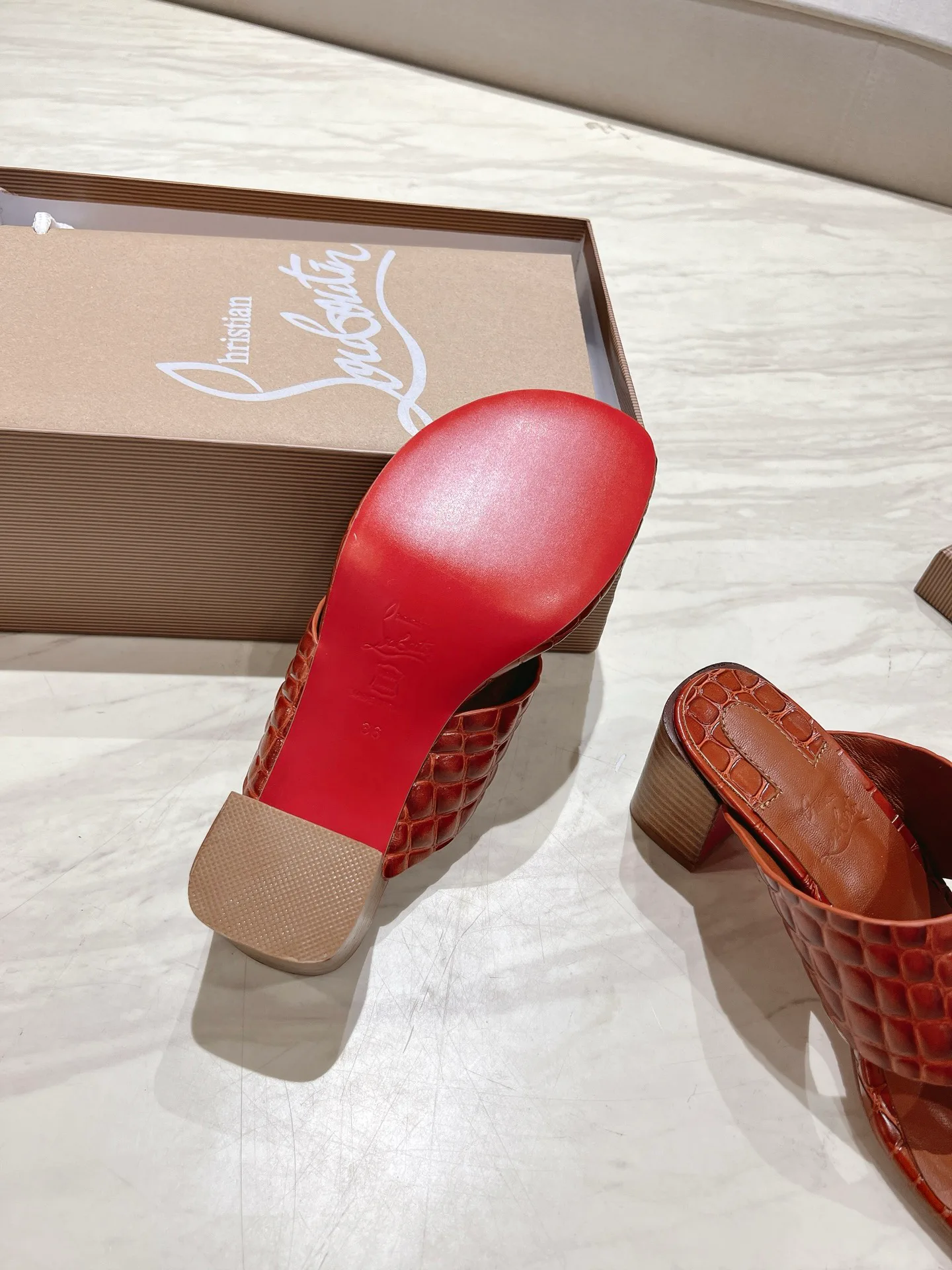 Босоножки Женские Christian Louboutin 35783