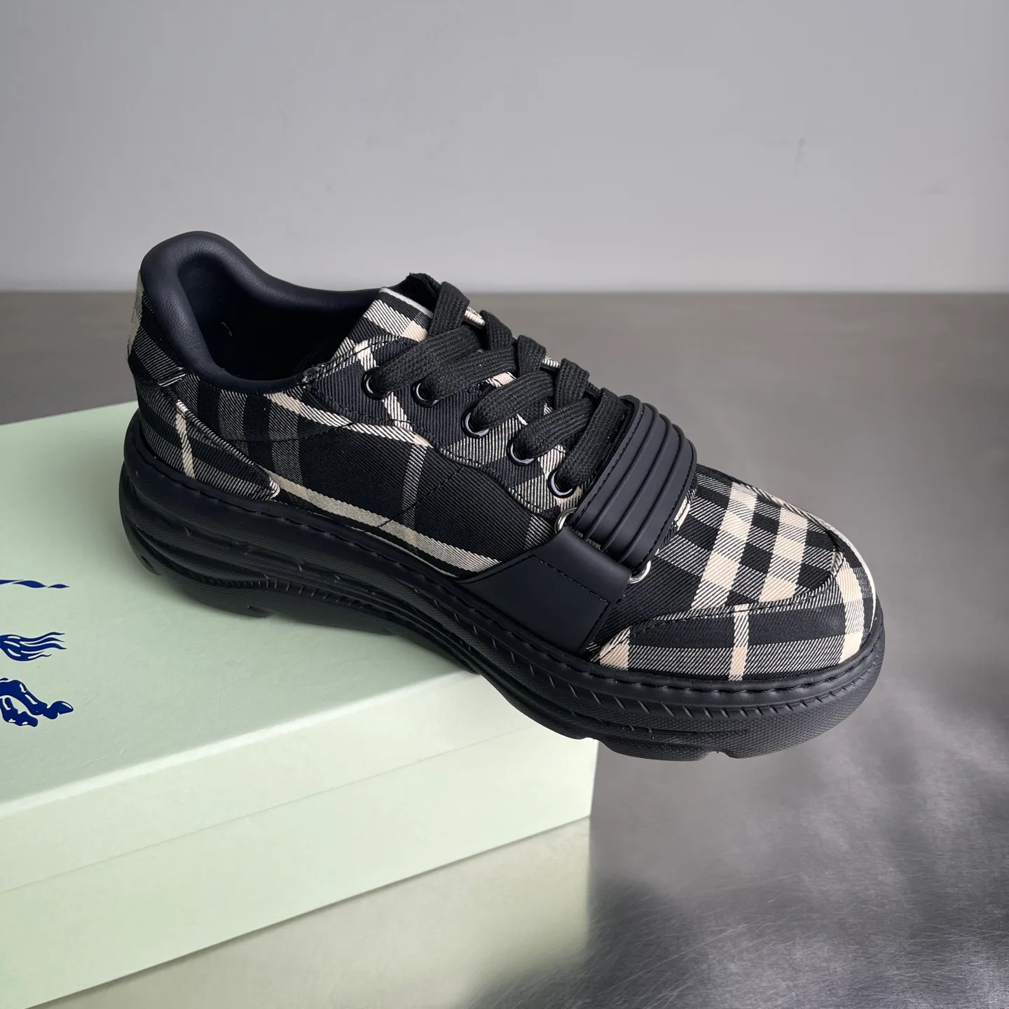 Кроссовки Мужские Burberry 11460325