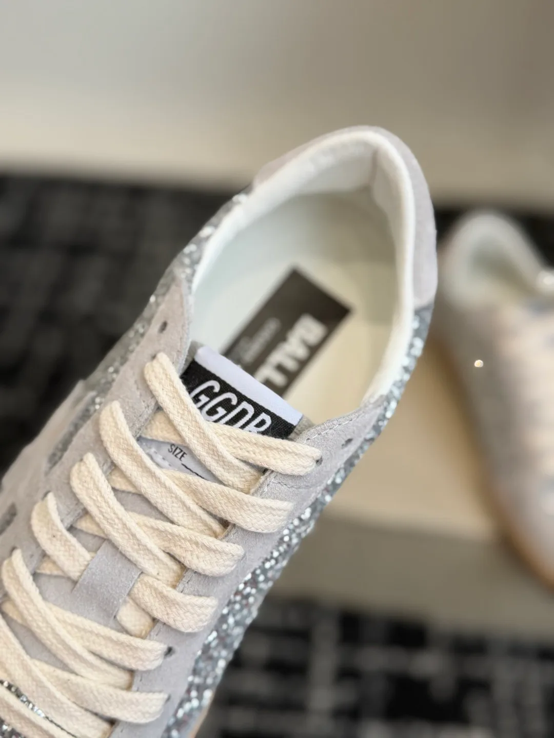 Кроссовки Женские Golden Goose 18305923