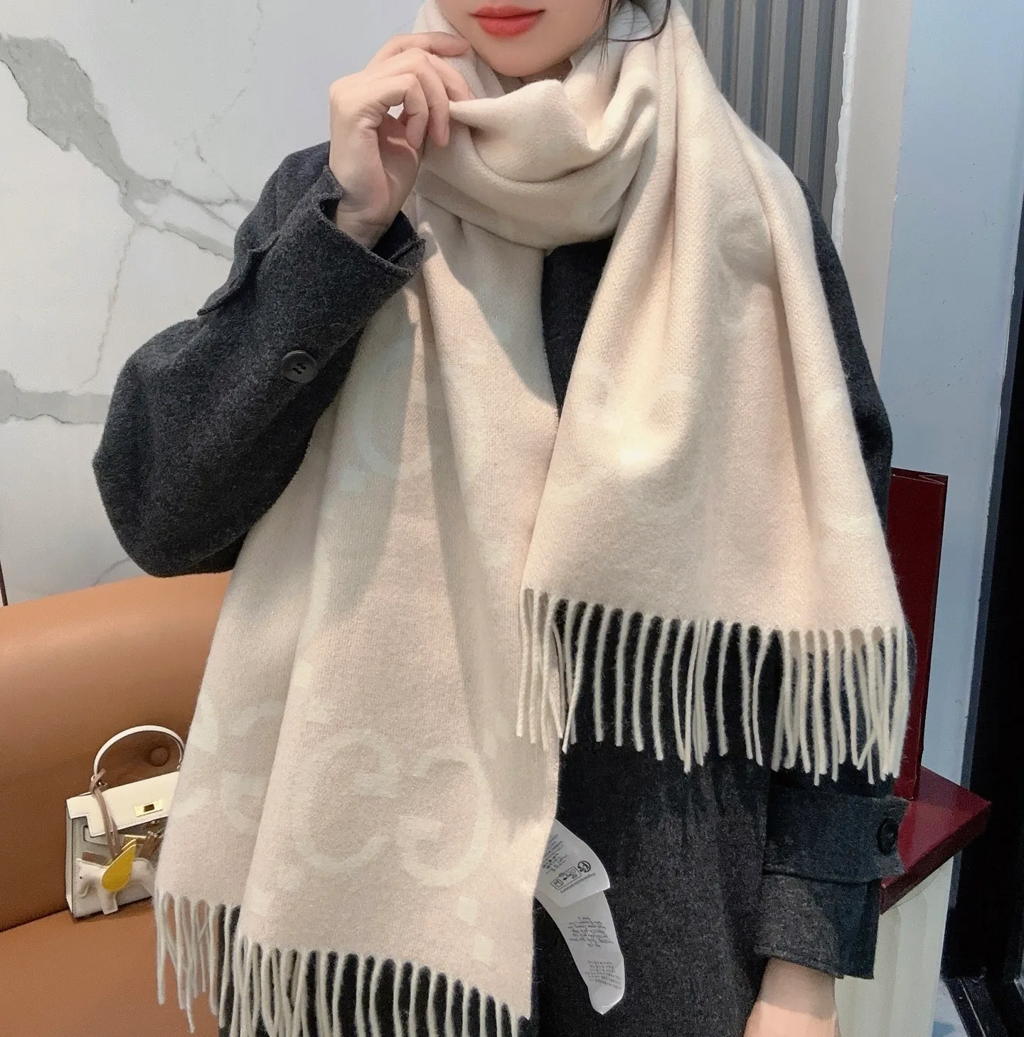 Шарфы Gucci 752692