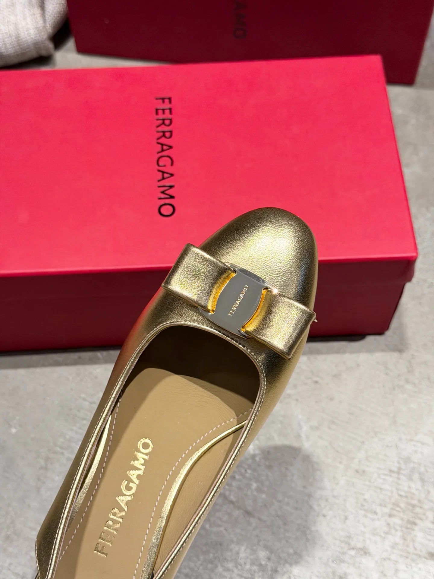 Туфли Женские Salvatore Ferragamo 17642598