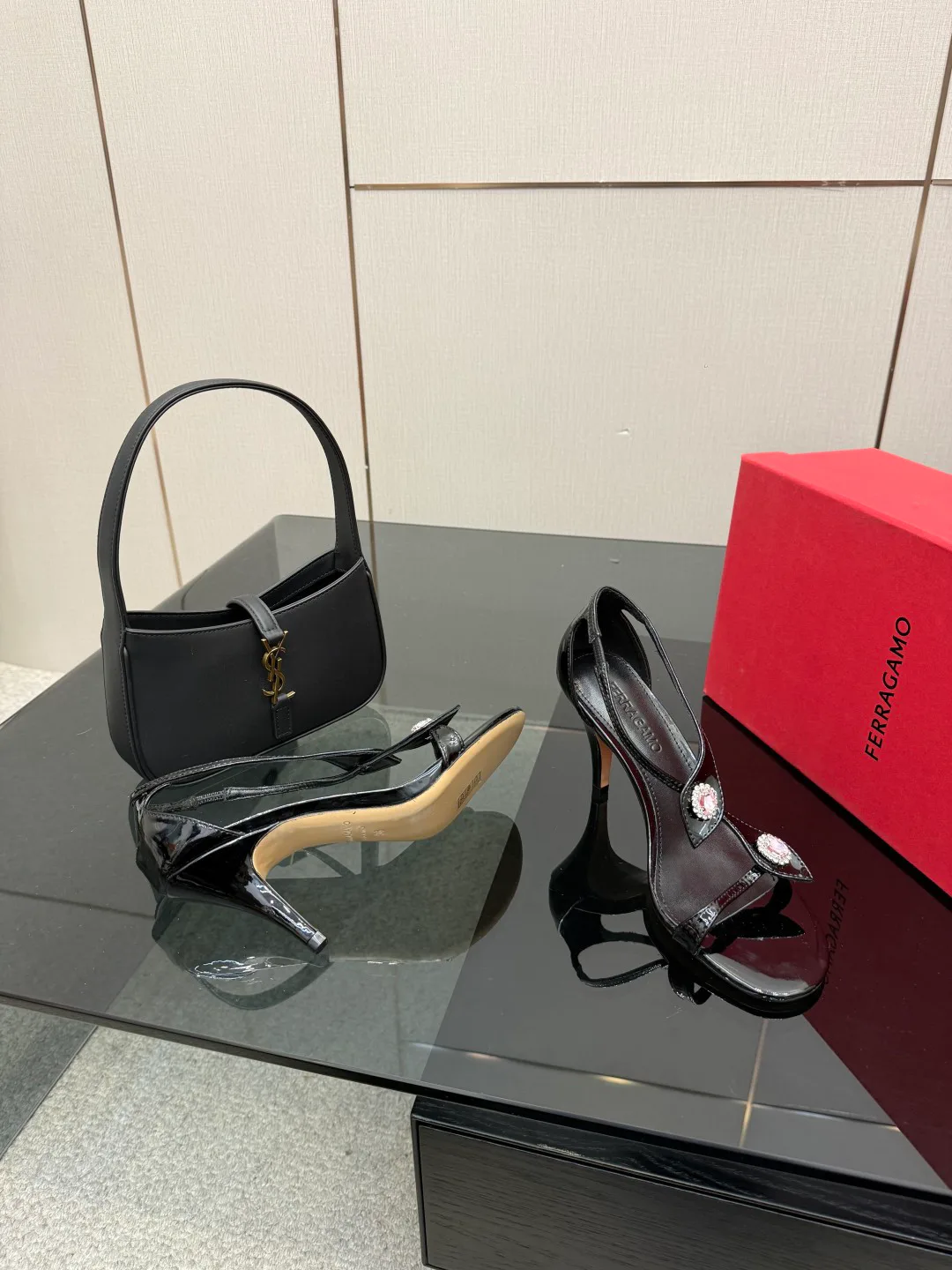 Босоножки Женские Salvatore Ferragamo 5052121