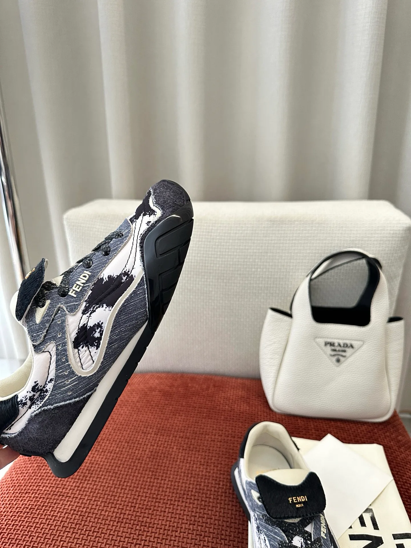 Кроссовки Женские Fendi 261295