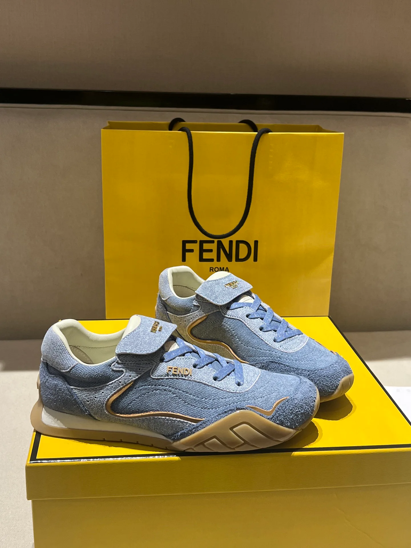 Кроссовки Женские Fendi 18020719