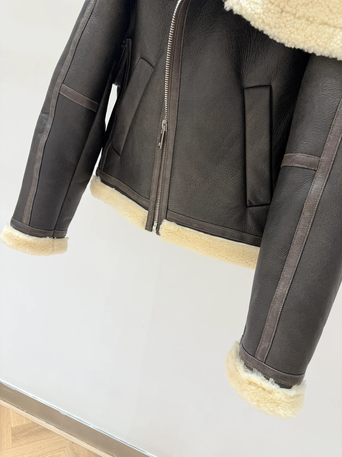 Кожаные Куртки И Дублёнки Женские Jacquemus 18082984