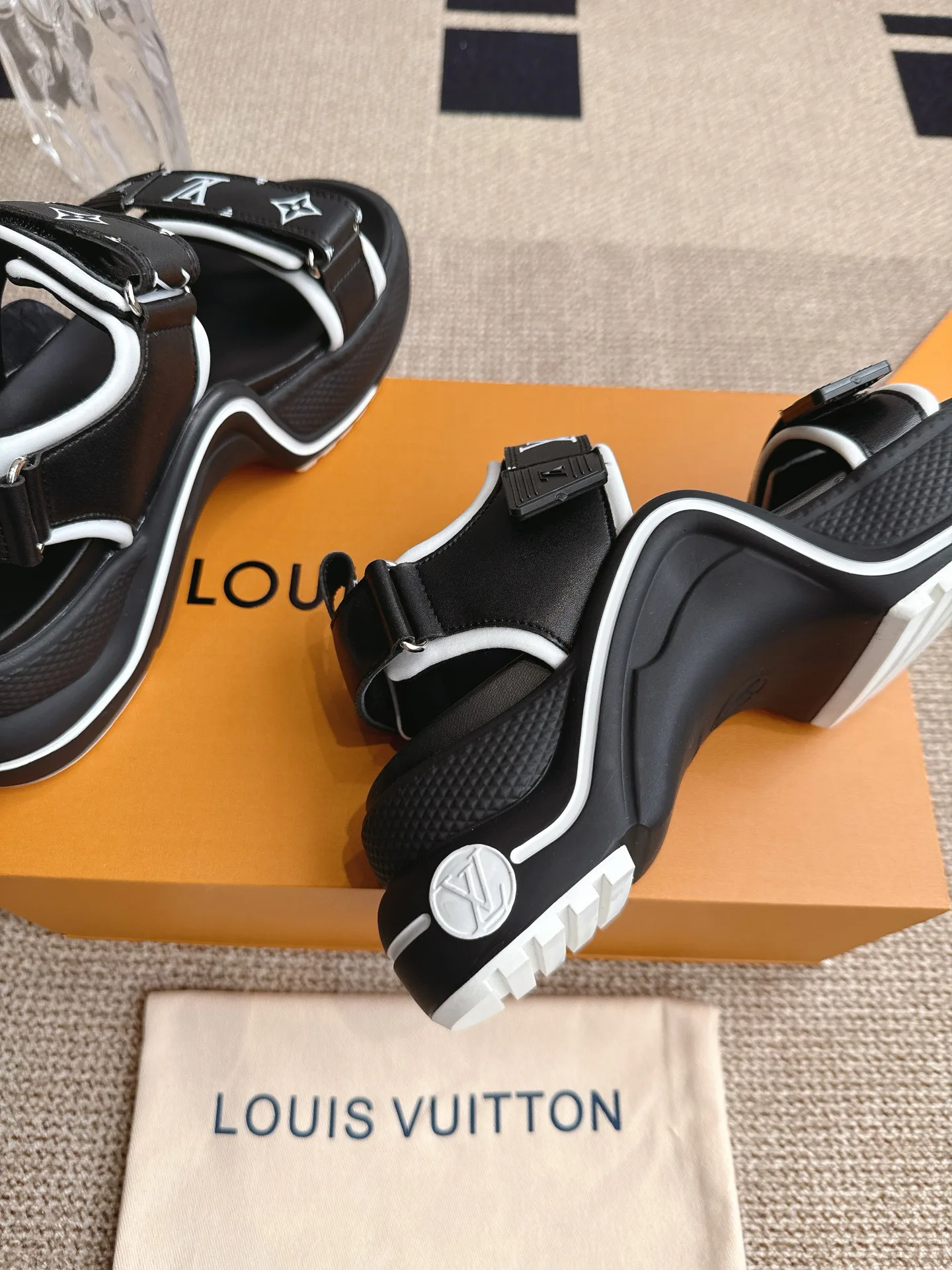 Сандалии Женские Louis Vuitton 35141