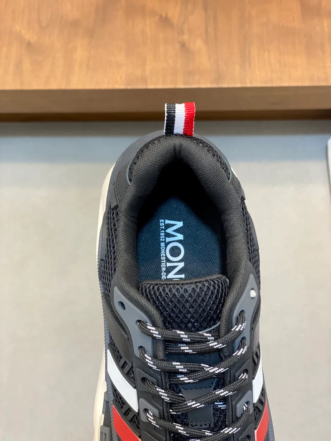Кроссовки Мужские Moncler 18079000