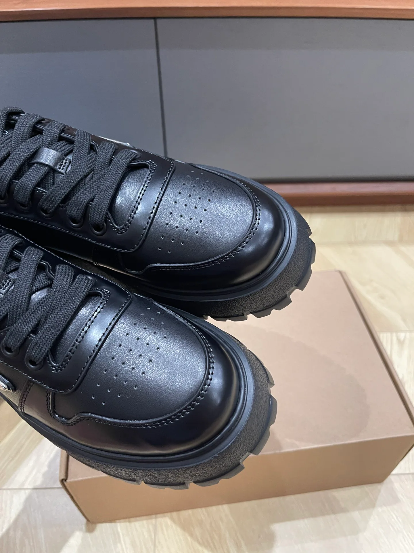 Кроссовки Женские Prada 1138302