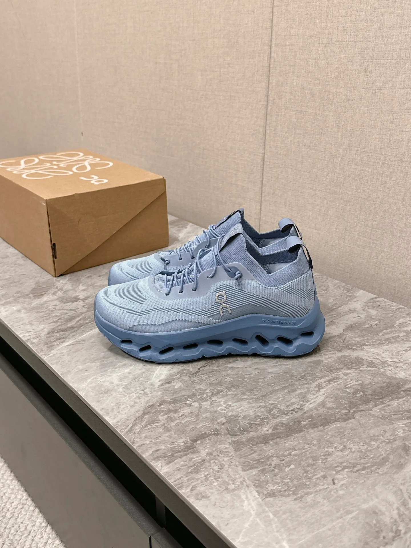 Кроссовки Женские Loewe 22140