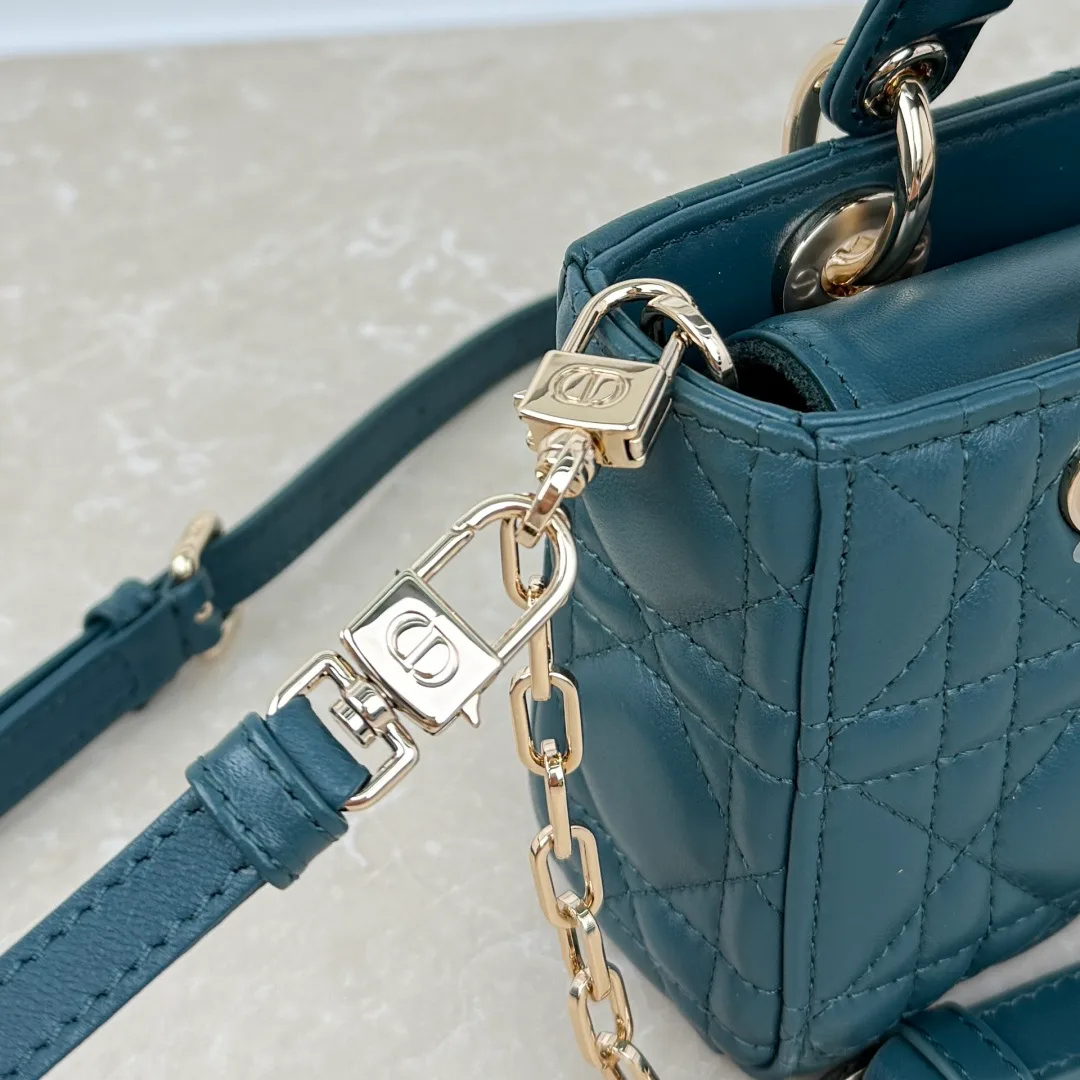 Классические Сумки Женские Christian Dior 18242052