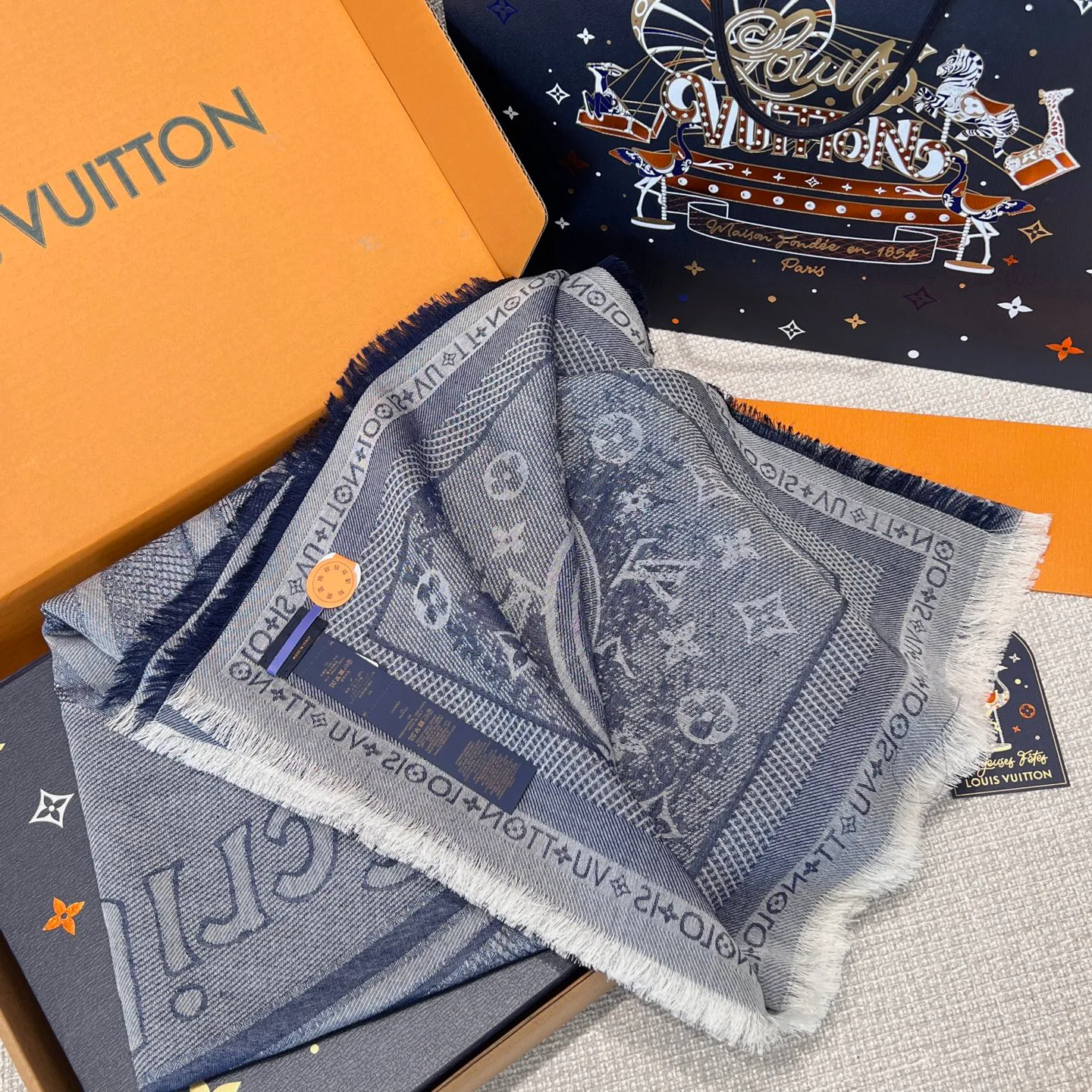 Шарфы Louis Vuitton 463717