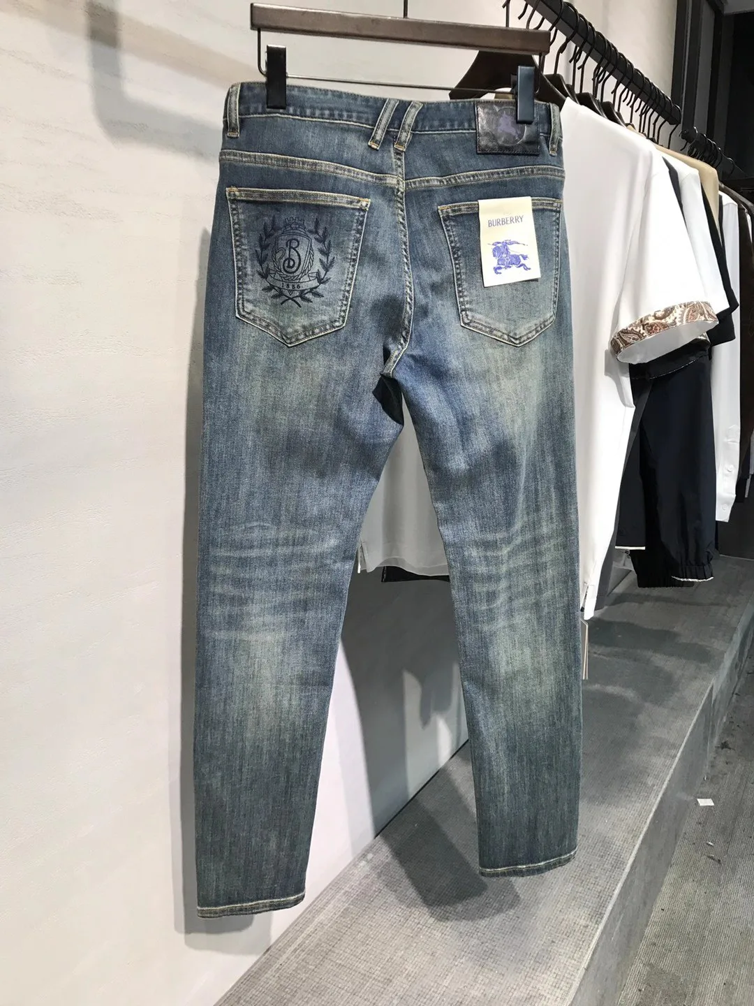 Джинсы Мужские Burberry 13479704