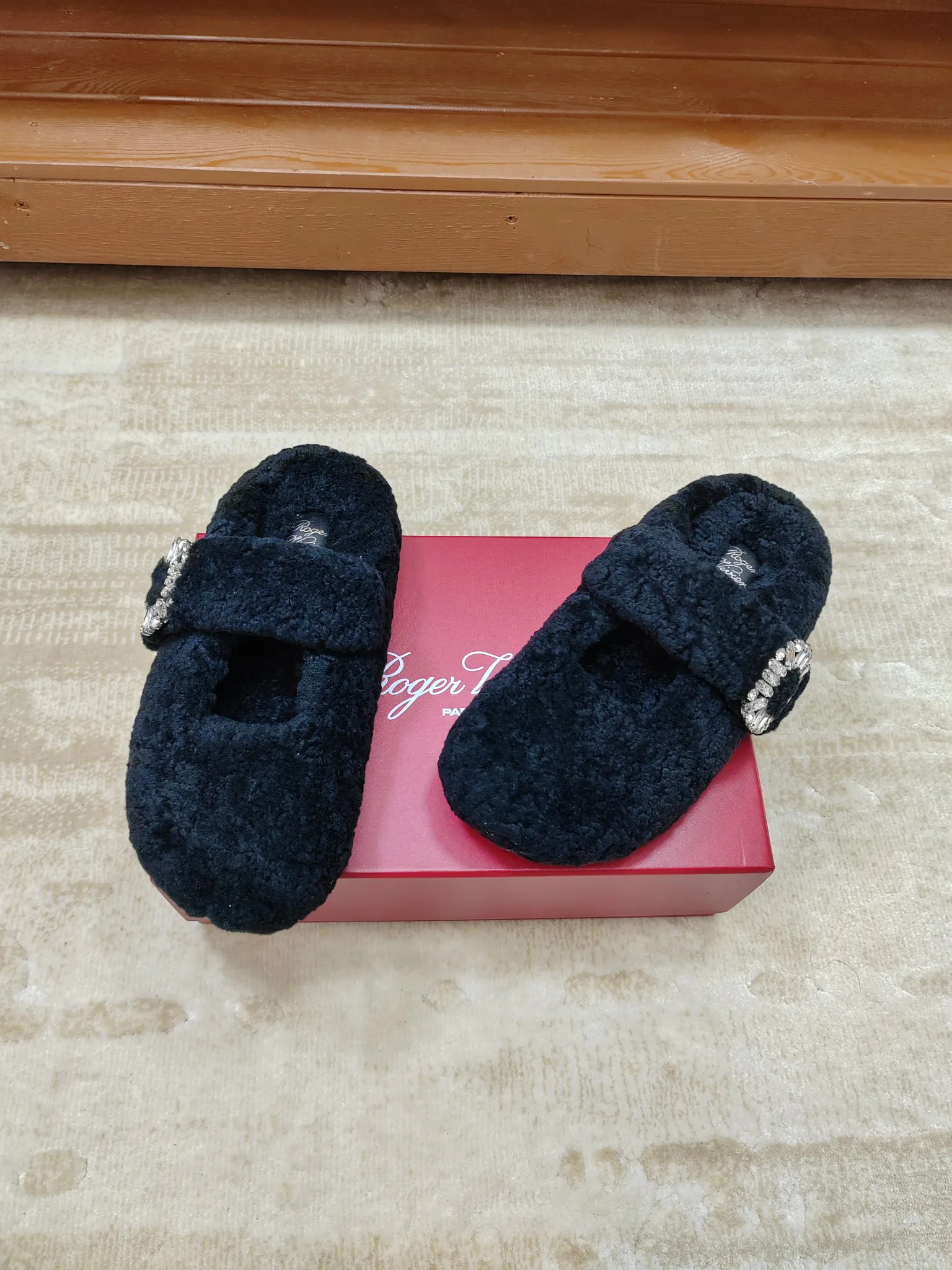 Тапочки Женские Roger Vivier 17852284
