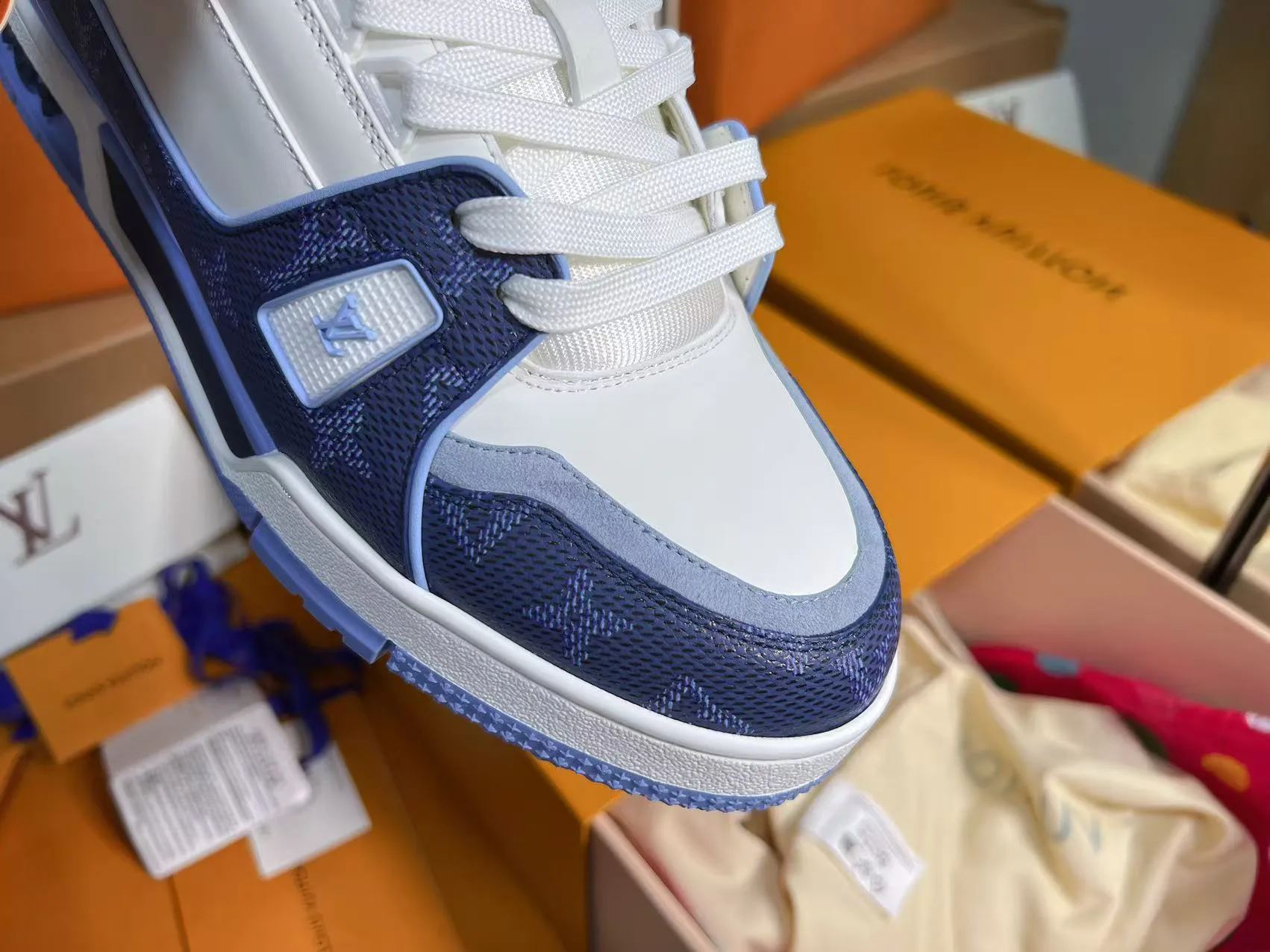 Кроссовки Женские Louis Vuitton 11696569