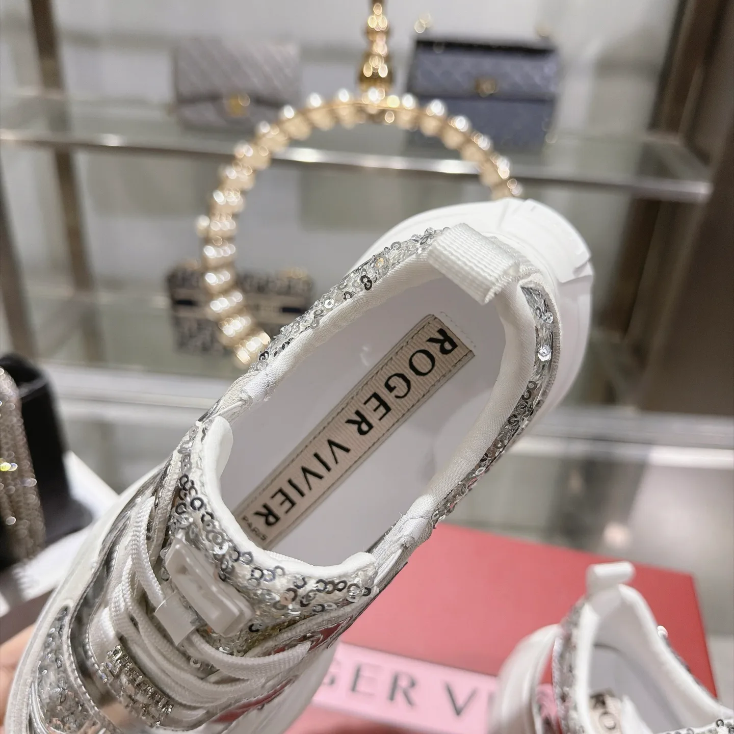 Кроссовки Женские Roger Vivier 18366856