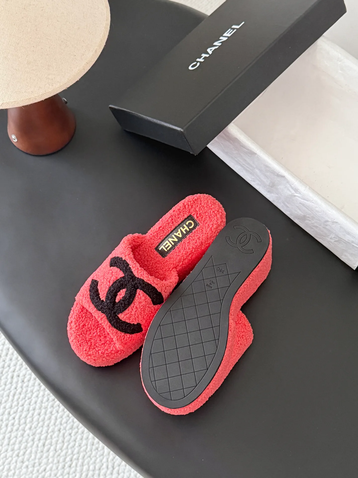 Тапочки Женские Chanel 18700074