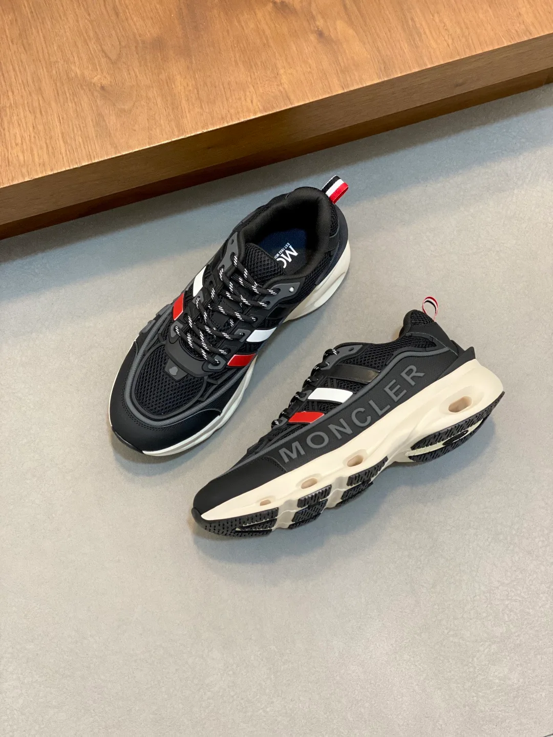 Кроссовки Мужские Moncler 18079000