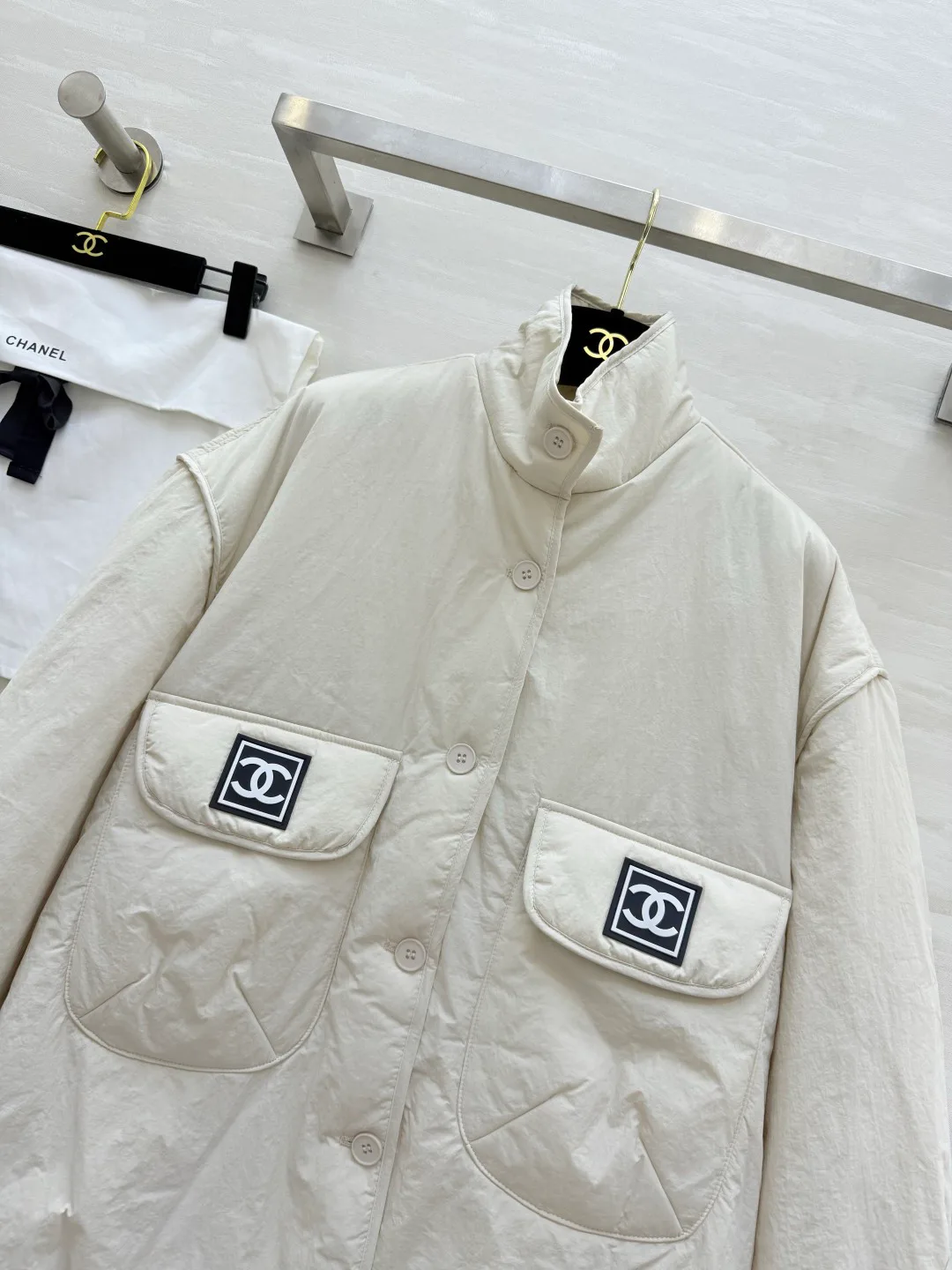 Куртки И Пуховики Женские Chanel 18768179