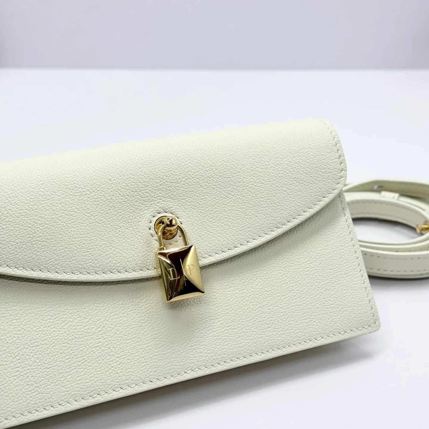 Клатчи Женские Loro Piana 11472633