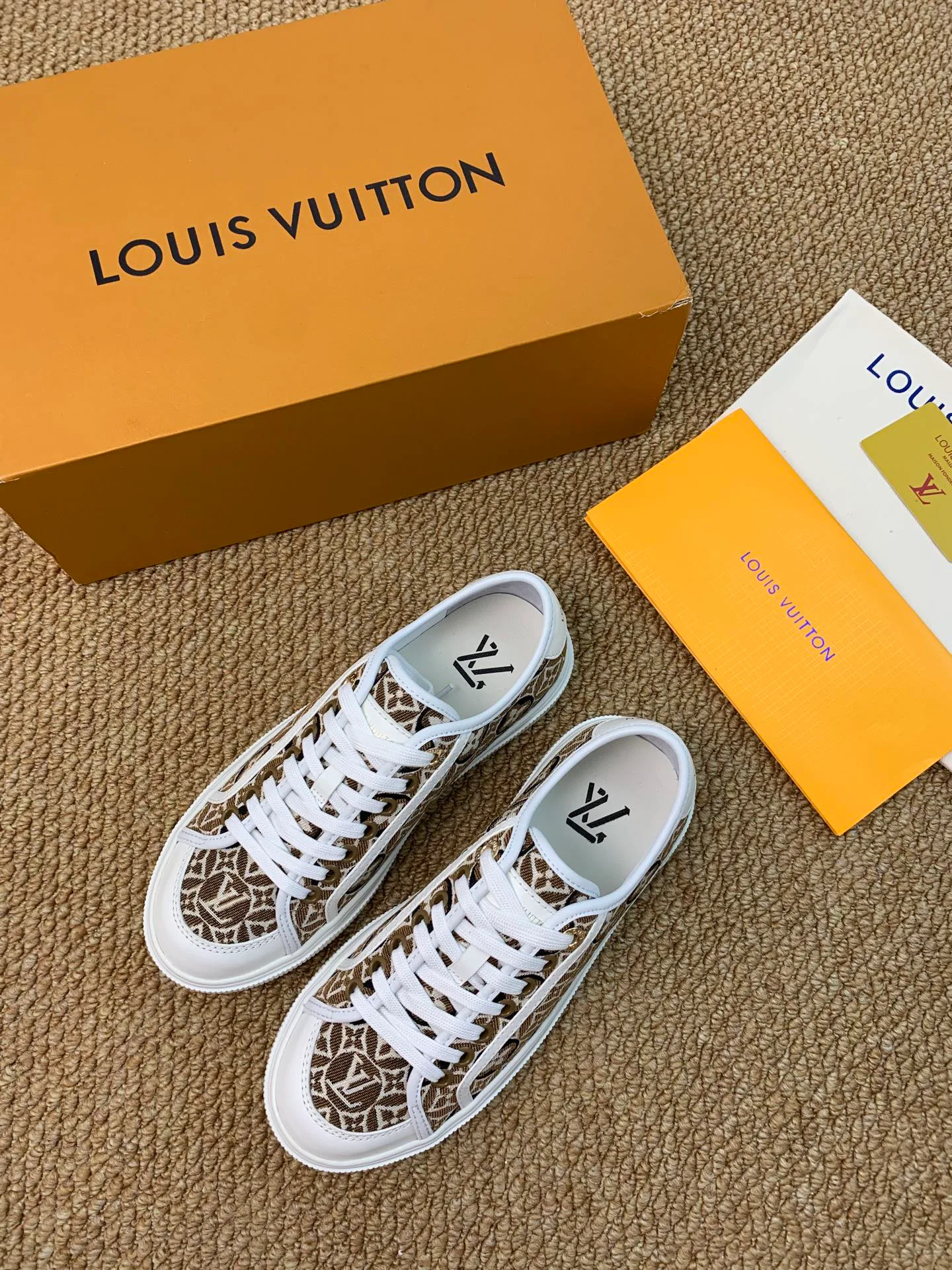 Кроссовки Женские Louis Vuitton 17545200
