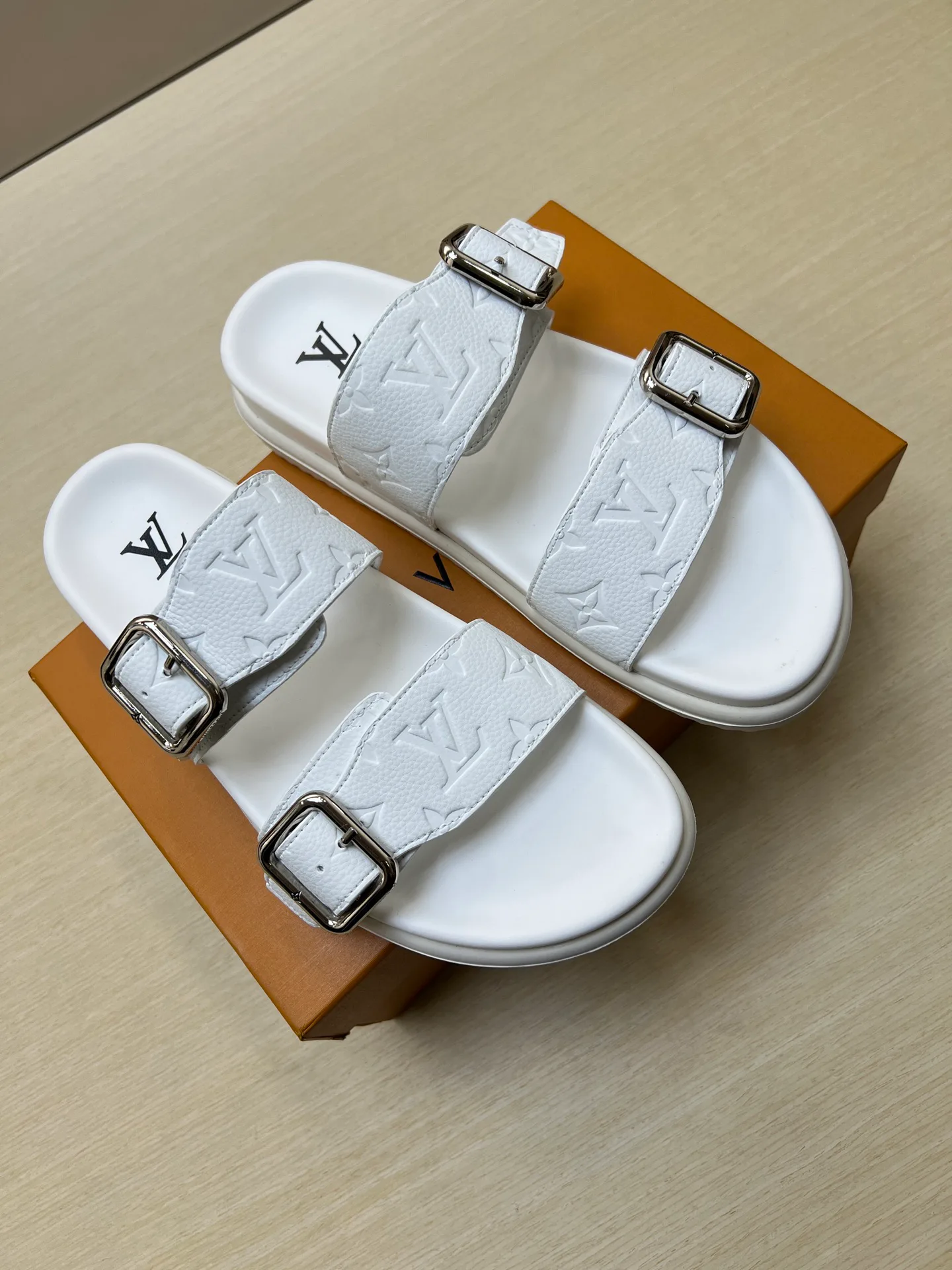 Сандалии Мужские Louis Vuitton 11228592