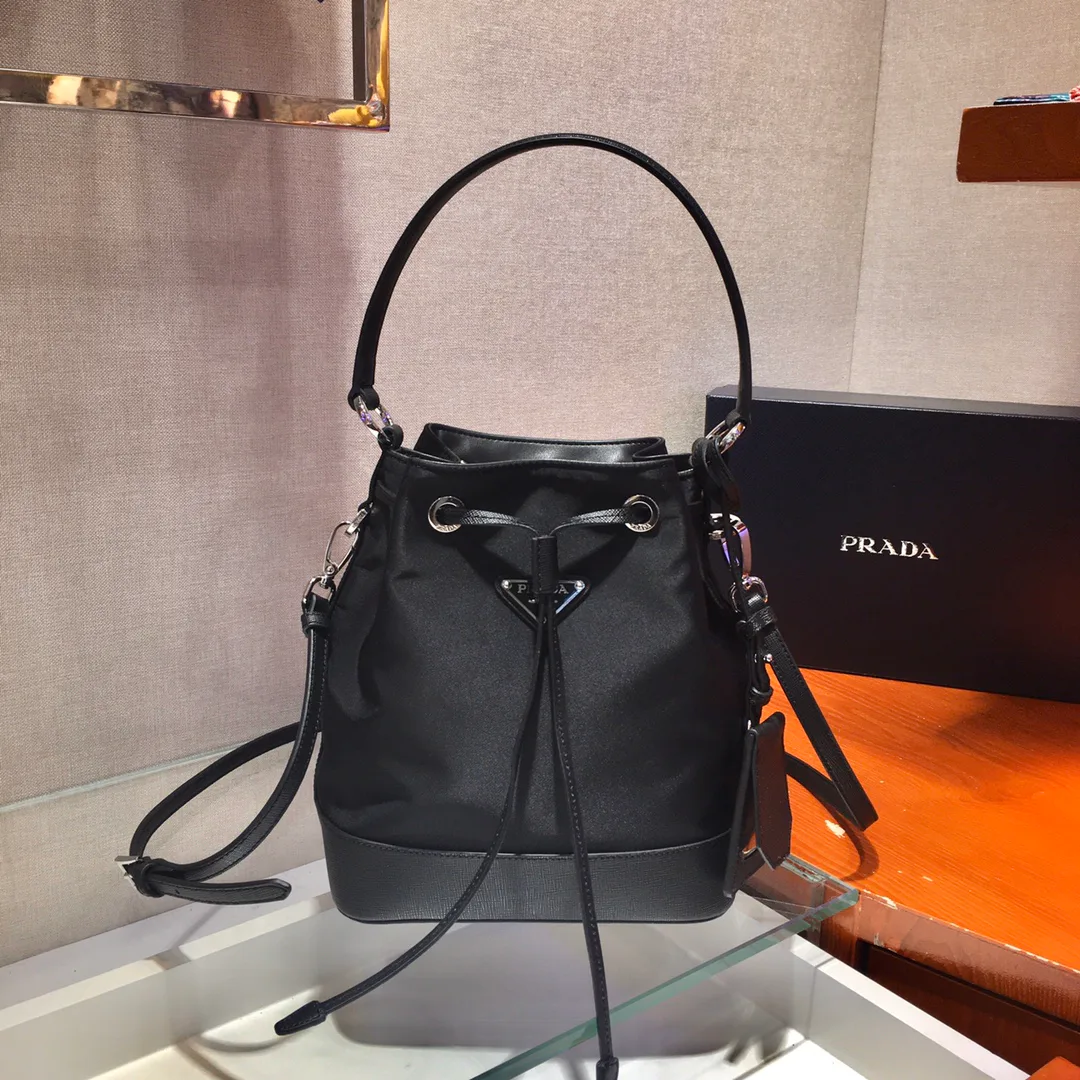 Классические Сумки Женские Prada 11886391