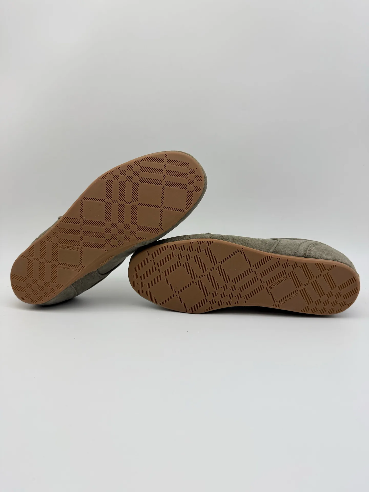 Кроссовки Женские Burberry 18589208